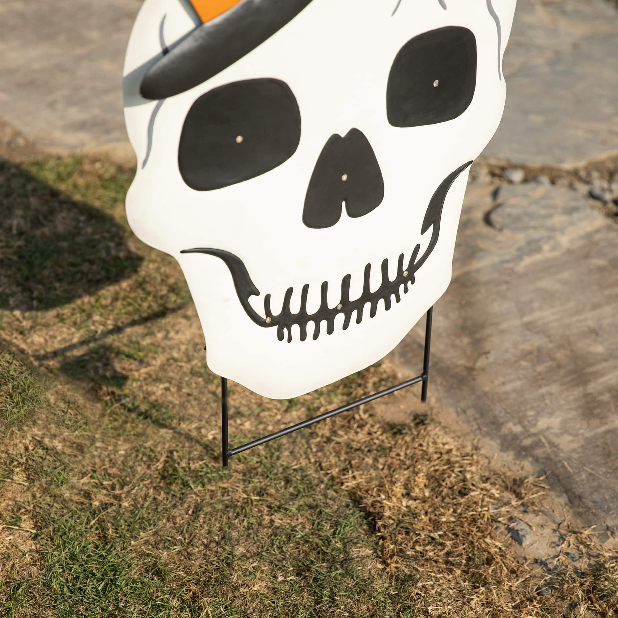 Glitzhome&#xAE; 38&#x22; Lighted Halloween Metal Skull Yard Stake with Timer