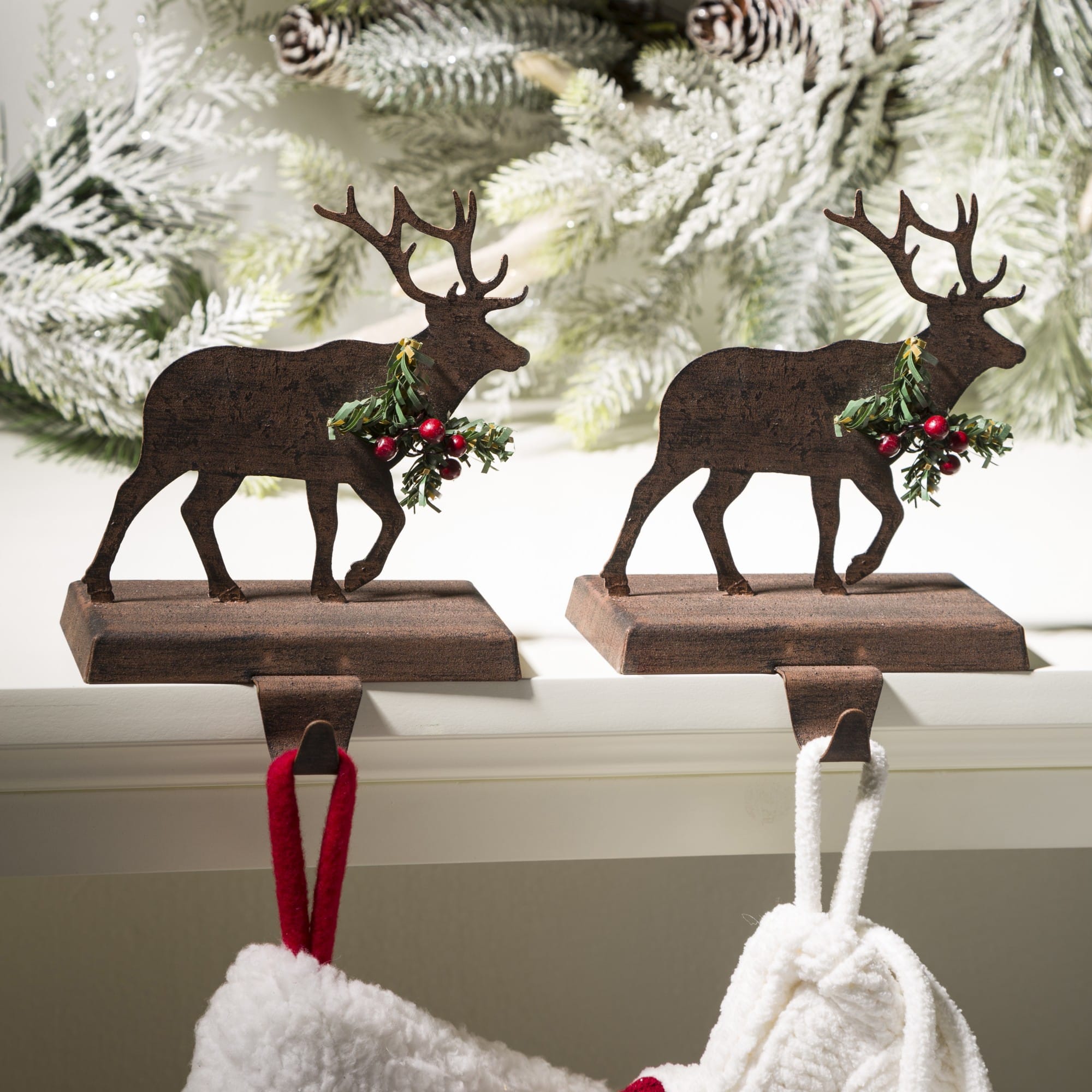 Glitzhome 7&#x22; Wooden &#x26; Metal Reindeer Stocking Holder