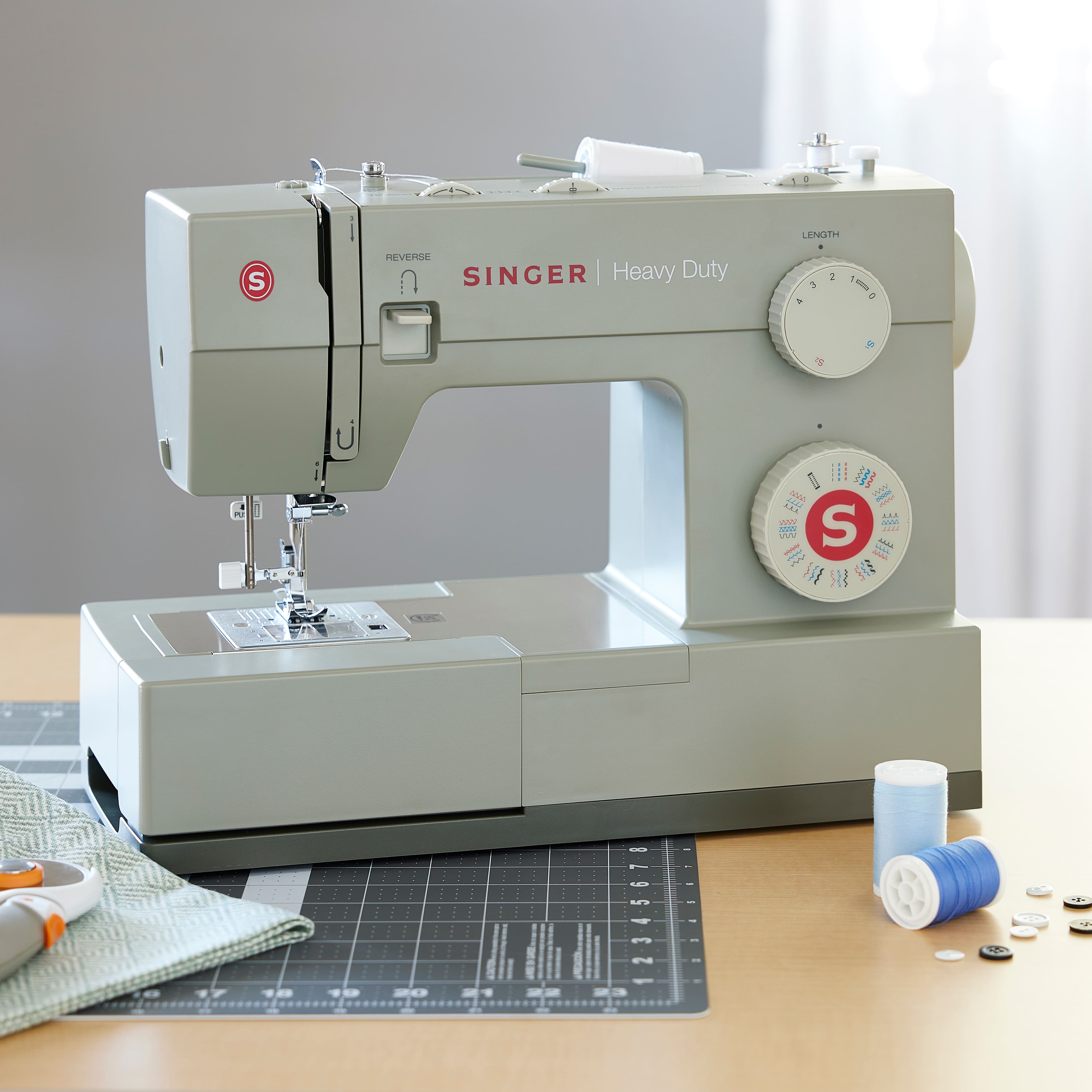 SINGER® HD4452 Heavy Duty Sewing Machine
