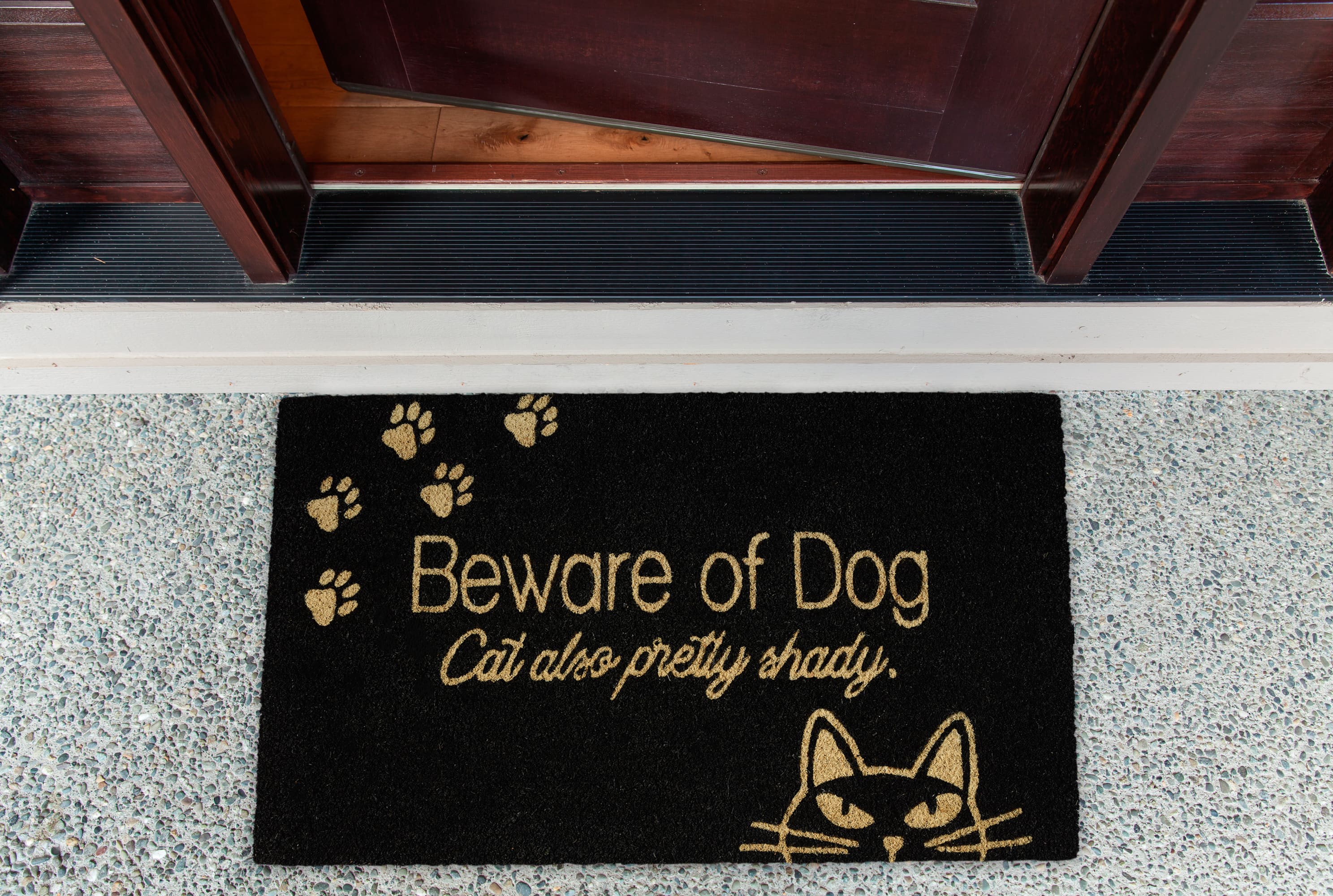 DII&#xAE; Beware Of The Cat &#x26; Dog Doormat