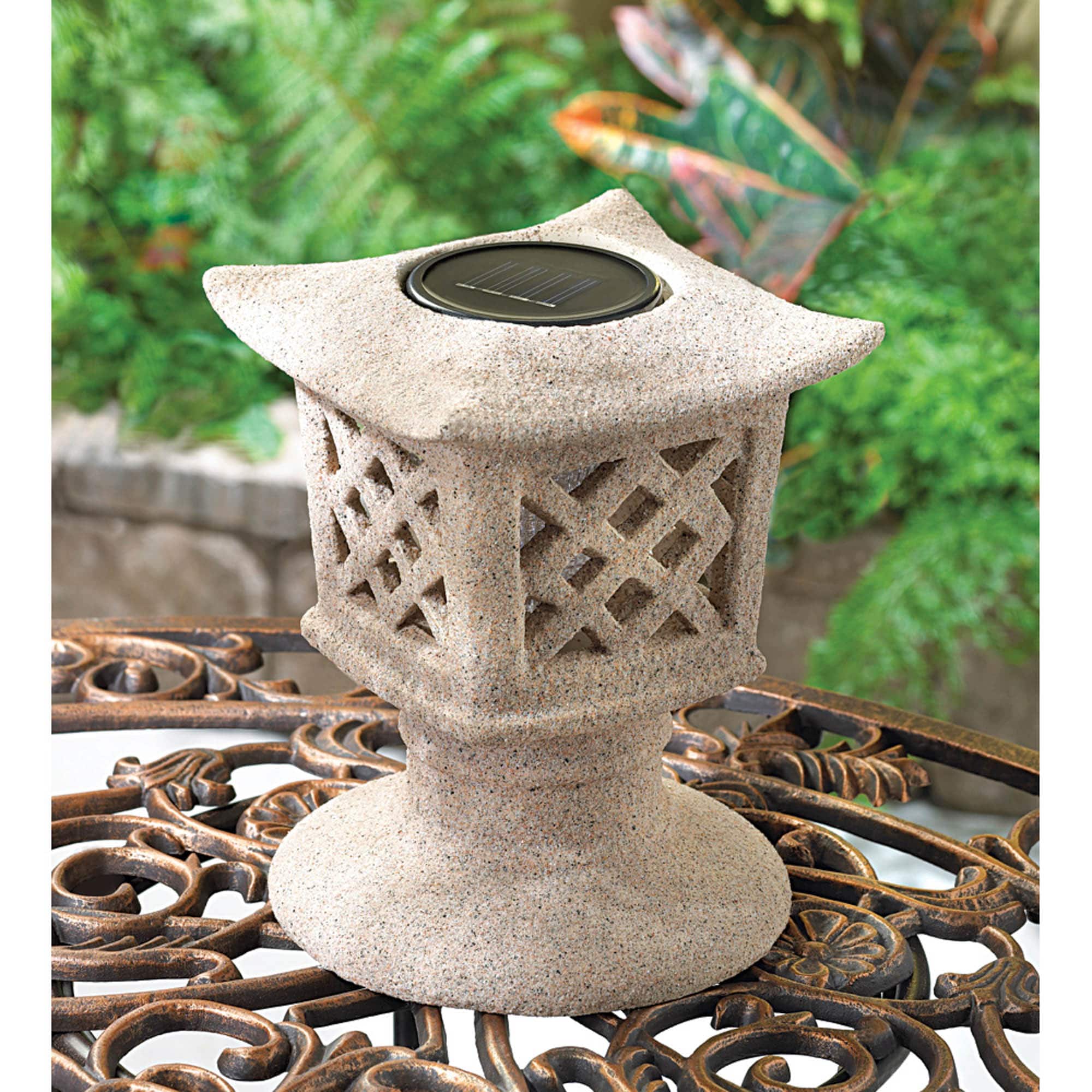 8.5&#x22; Solar Pagoda Garden Light