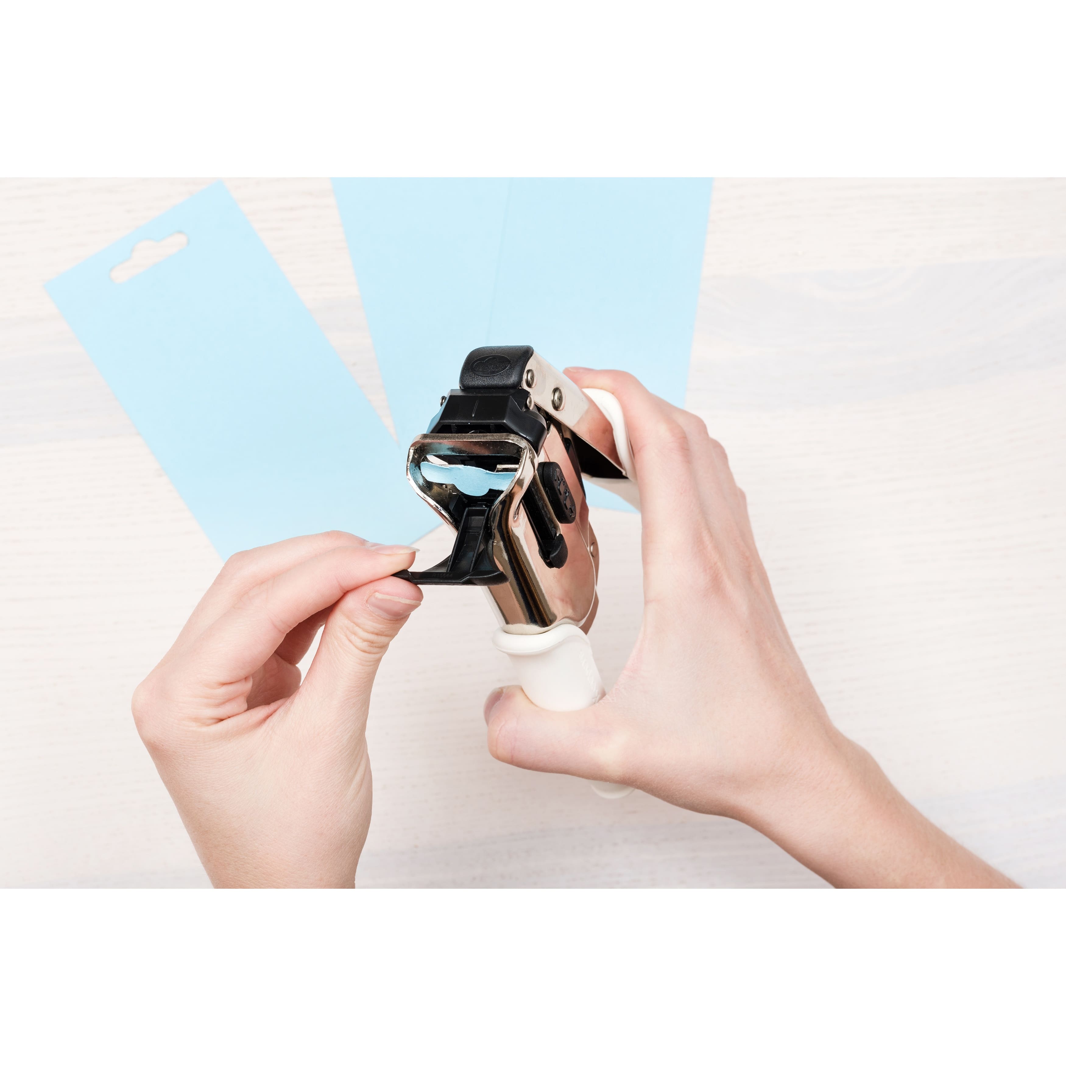 We R Memory Keepers® Crop-A-Dile® Euro Hook Power Punch