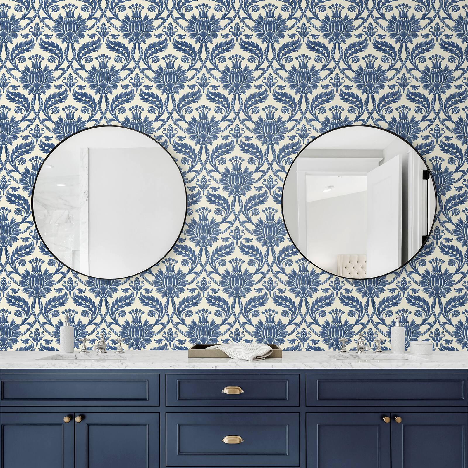 Surface Style Tulip Time Peel & Stick Wallpaper