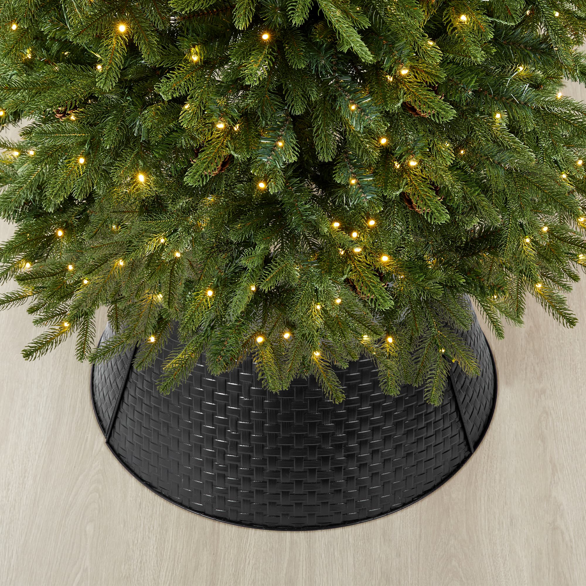 Glitzhome® Black 26" Woven Metal Tree Collar