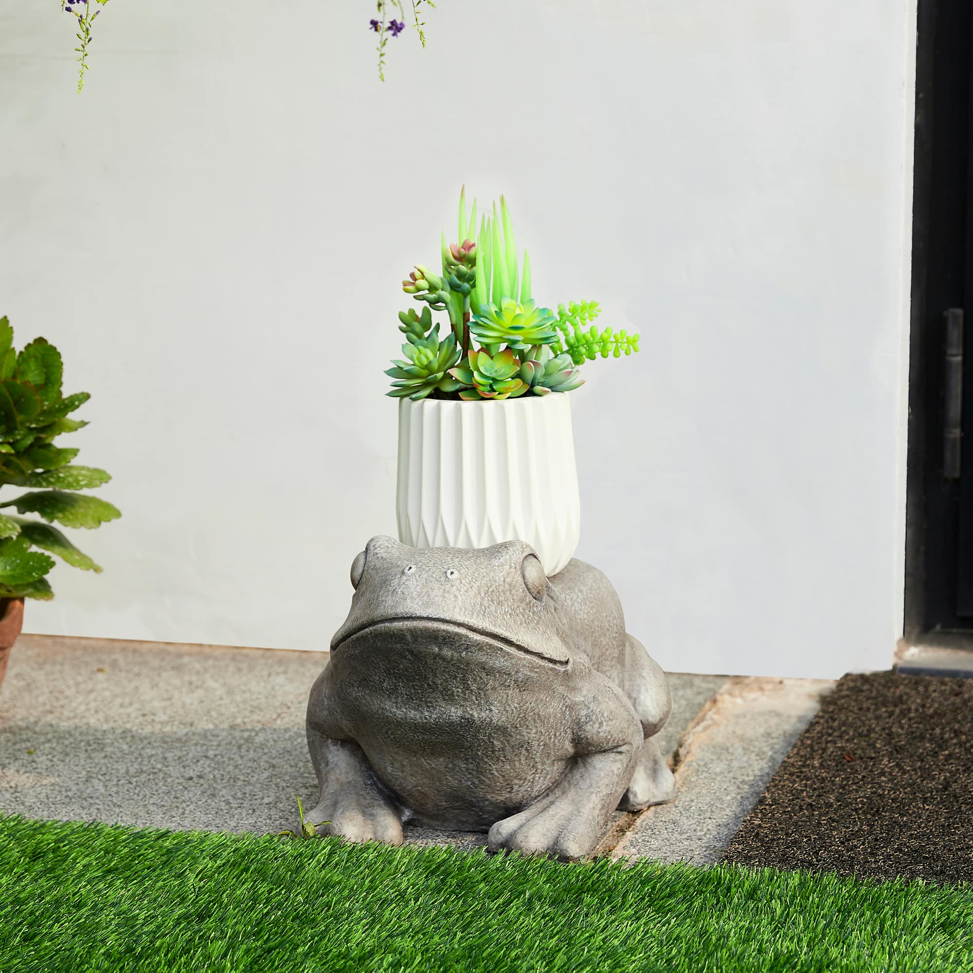 Glitzhome&#xAE; 15.25&#x22; Frog Garden Statue Planter Stand
