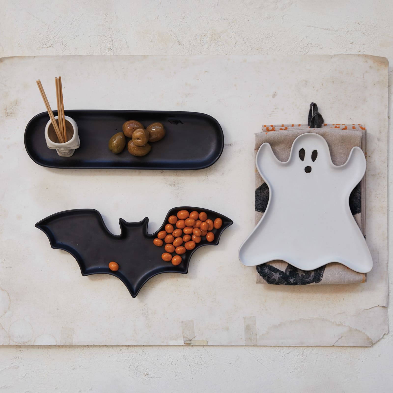 Hello Honey Black &#x26; White Stoneware Platter Dish with Speckled Skull Shaped Bowl