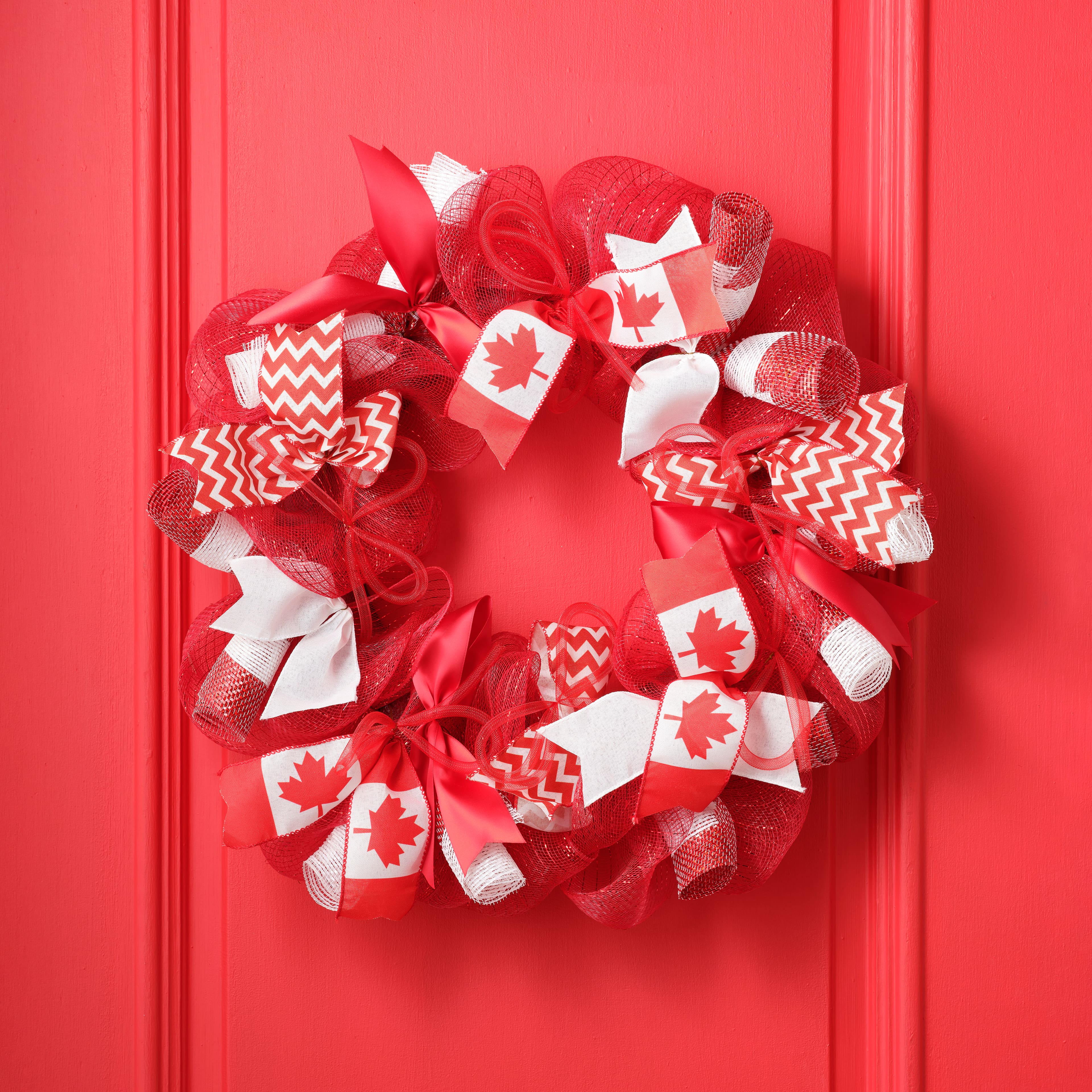 22&#x22; Red &#x26; White Mesh Wreath by Celebrate It&#x2122;