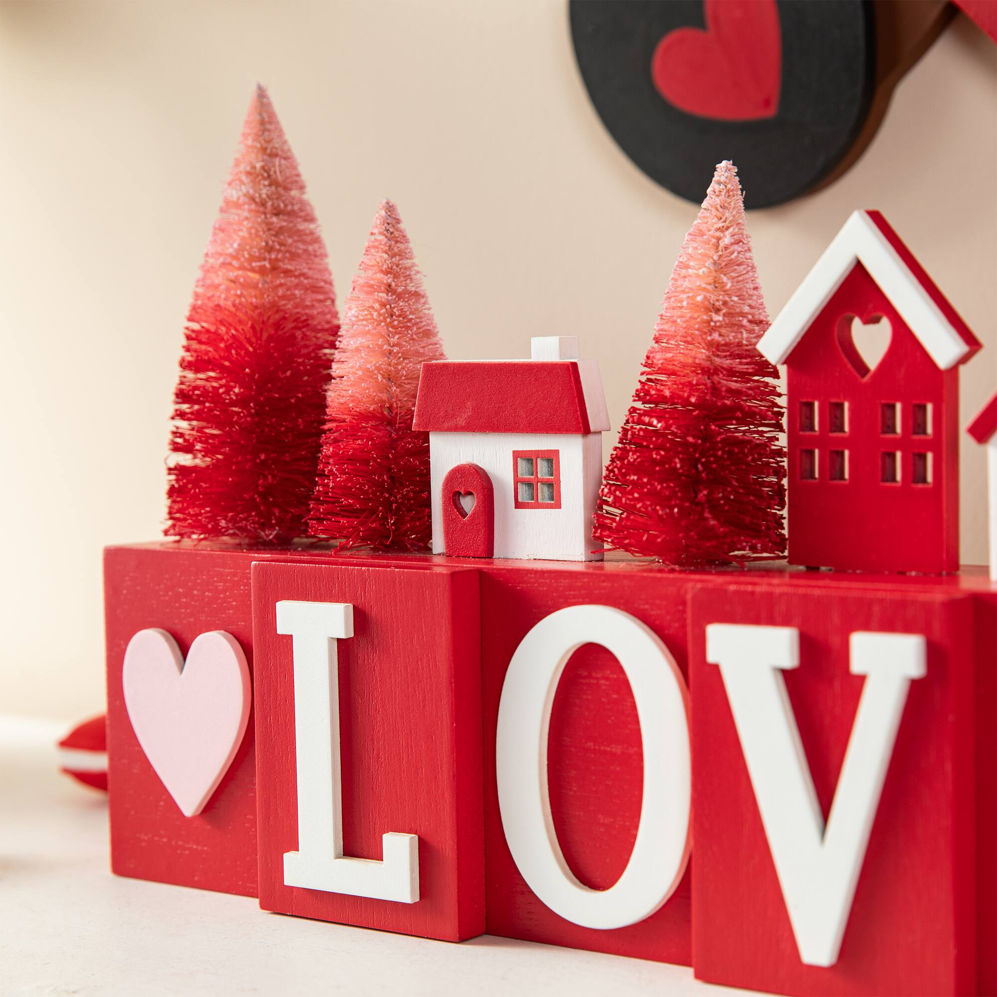 Glitzhome&#xAE; 14&#x22; Valentine&#x27;s Wooden Love House &#x26; Tree Table D&#xE9;cor