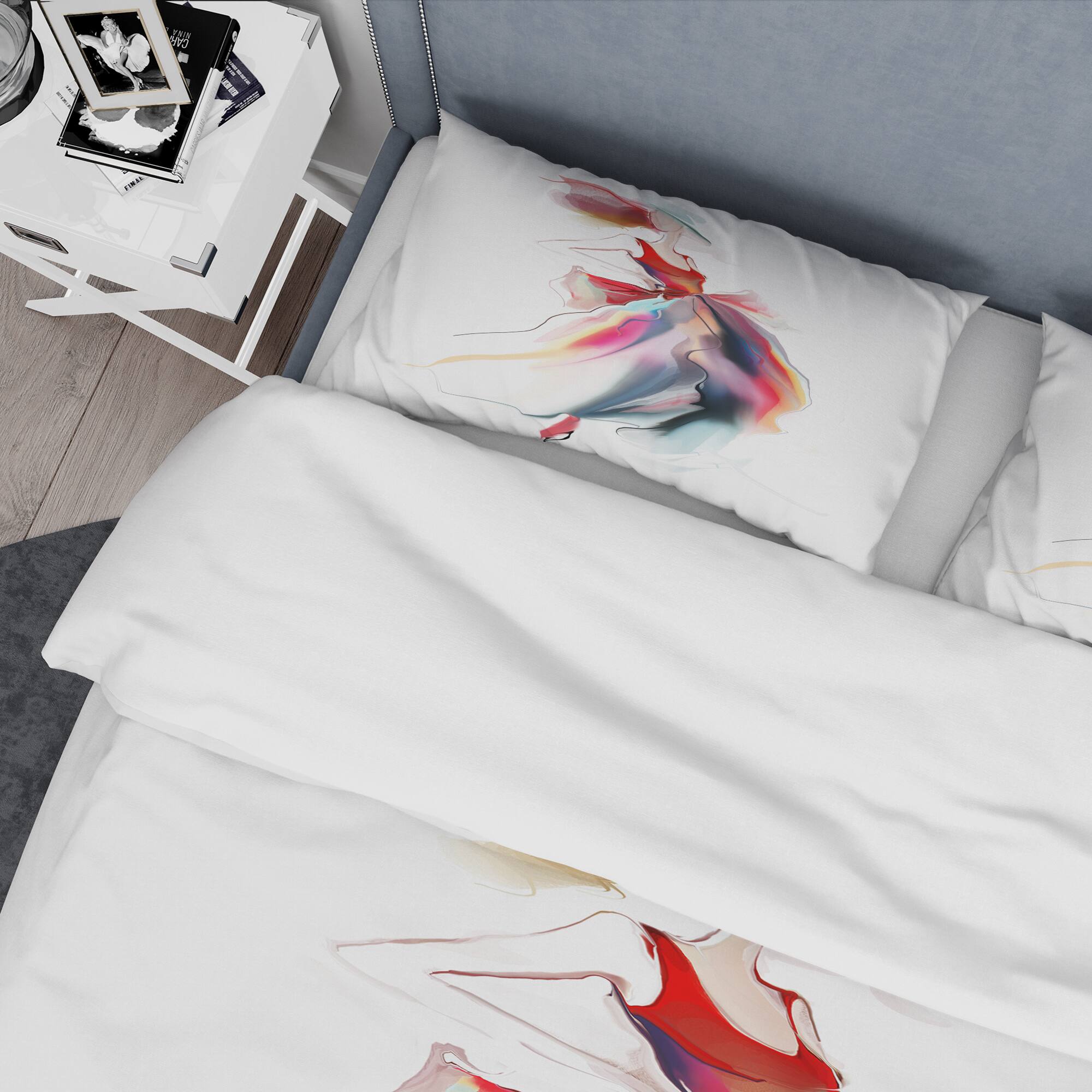 Designart &#x27;Retro Fashion Dress&#x27; Portrait Bedding Set - Duvet Cover &#x26; Shams