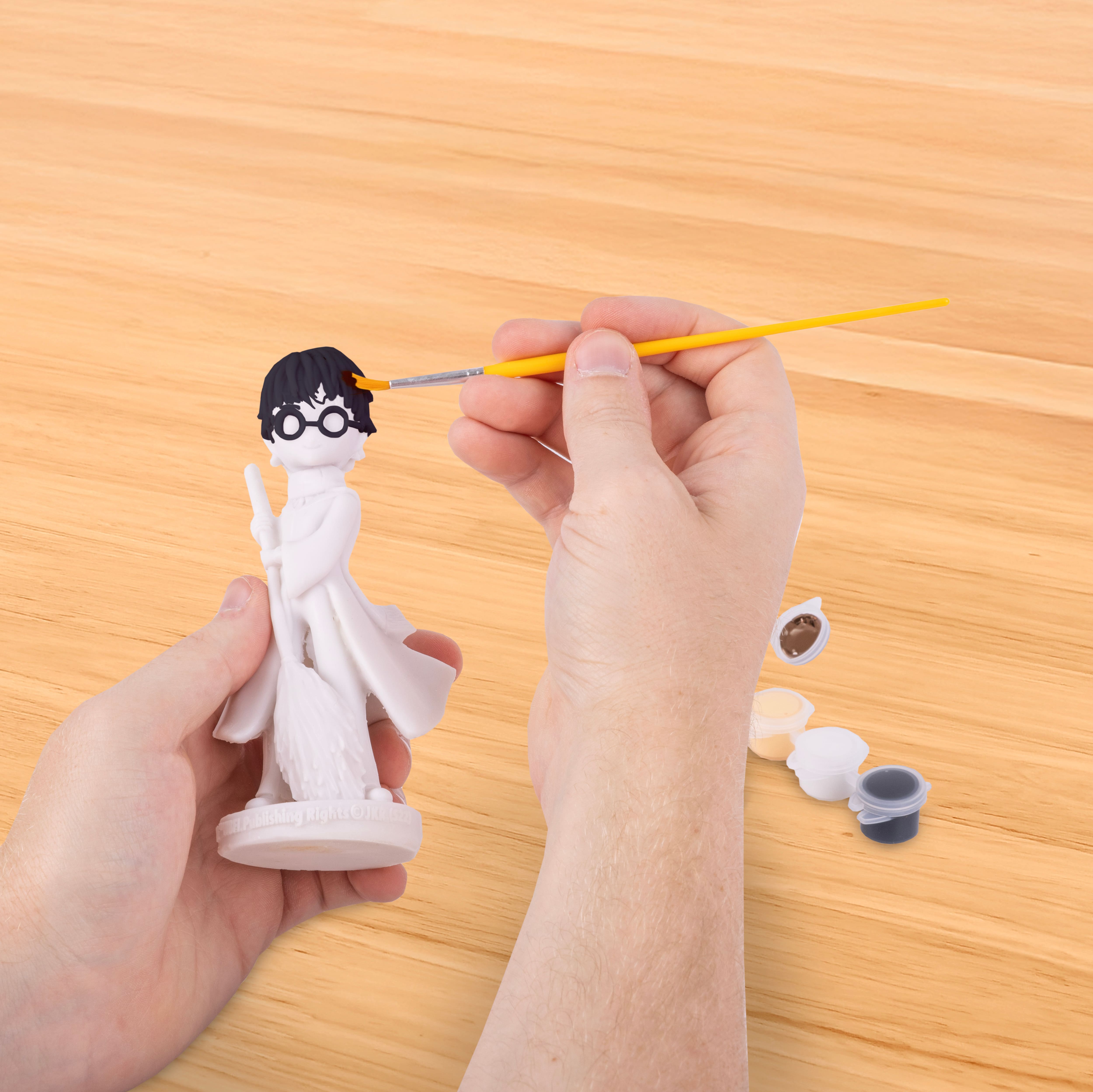 Harry Potter&#x2122; Paint Your Own Harry Model Set