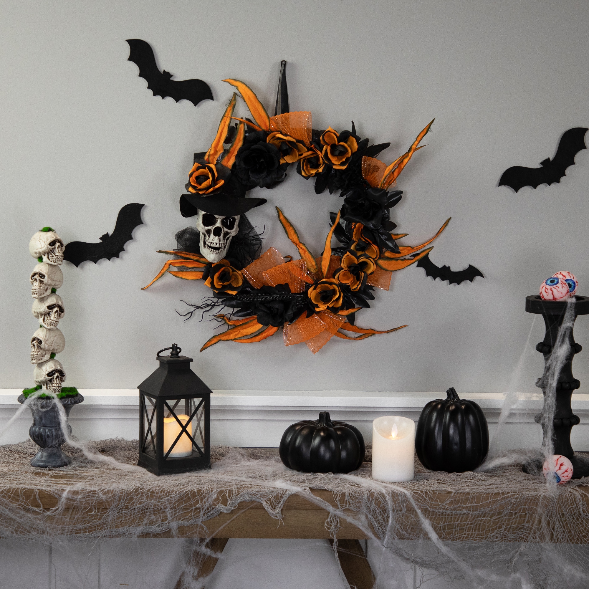 14&#x22; Skull with Black &#x26; Orange Roses Halloween Wreath