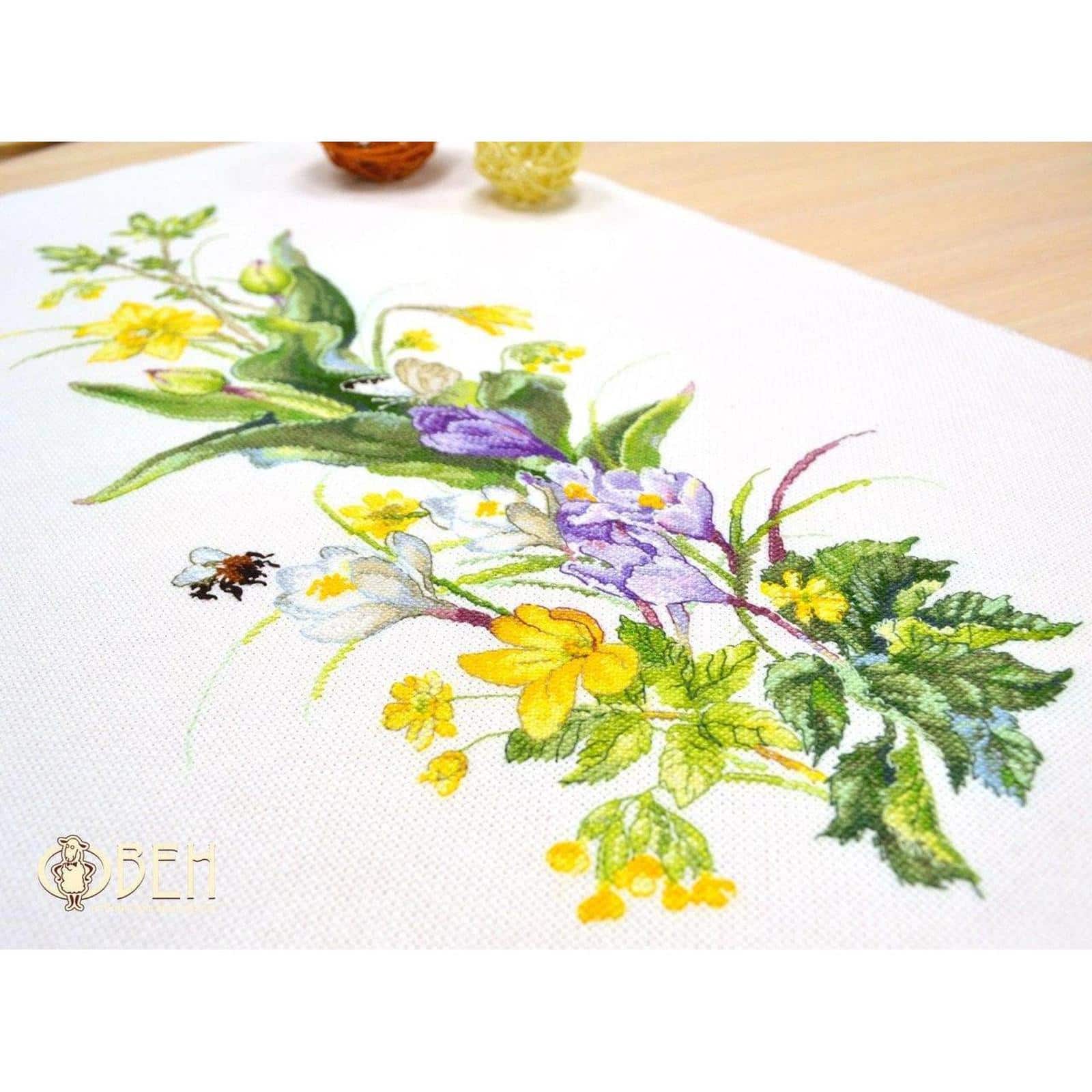 Oven Brave Bumblebee Cross Stitch Kit