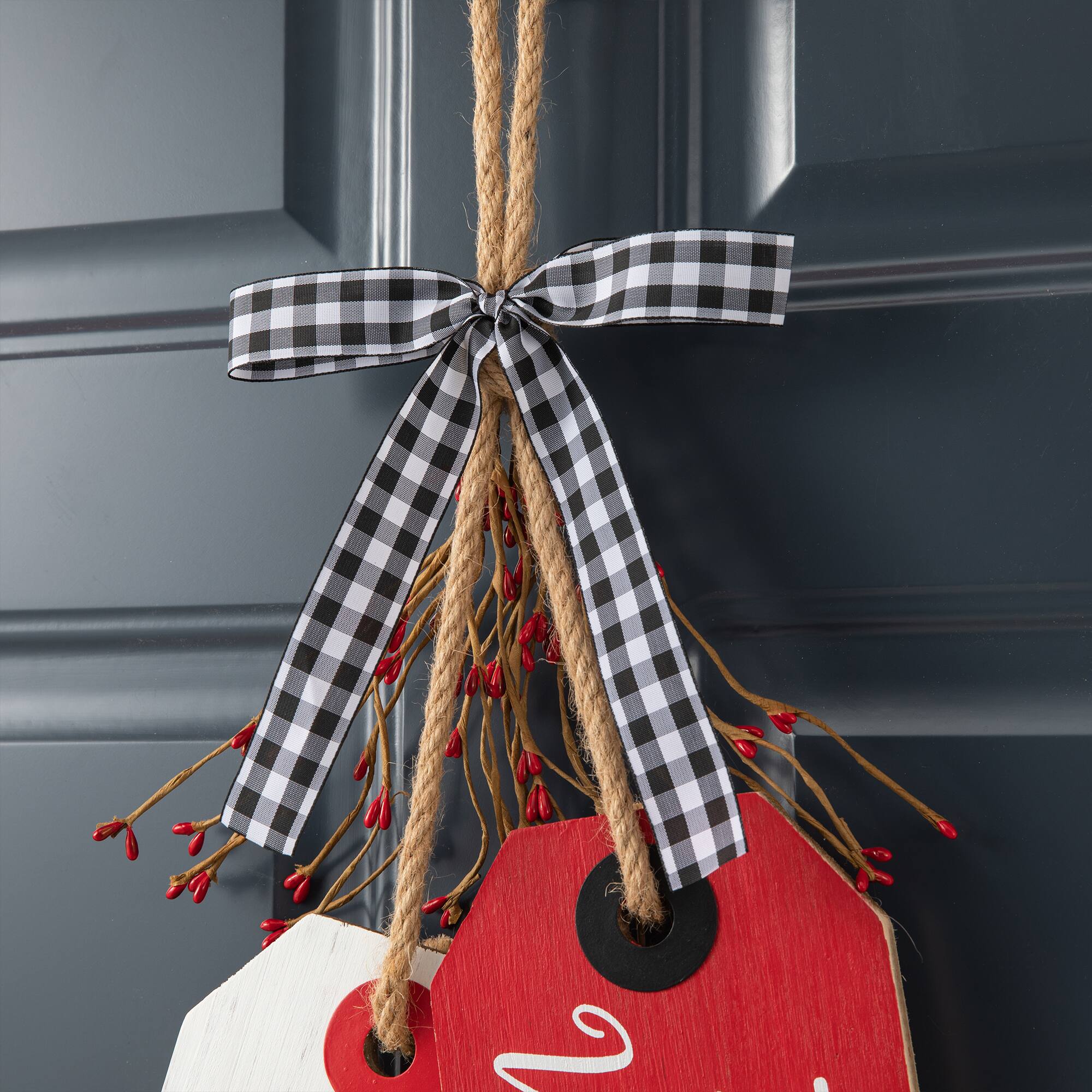 Glitzhome&#xAE; 24&#x22; Valentine&#x27;s Wooden Doorknob Hanging D&#xE9;cor