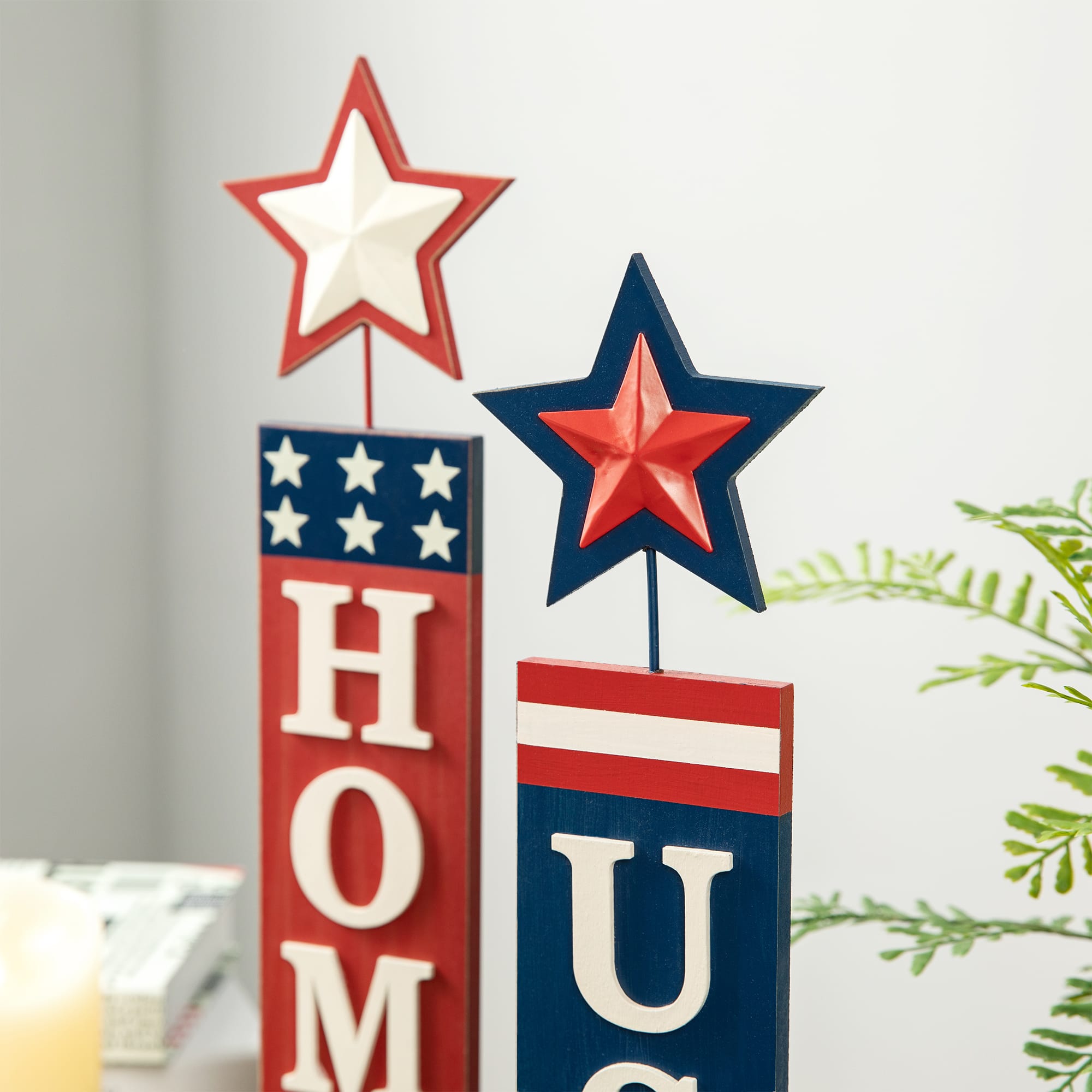 Glitzhome&#xAE; Americana Firecracker Table Sign Set