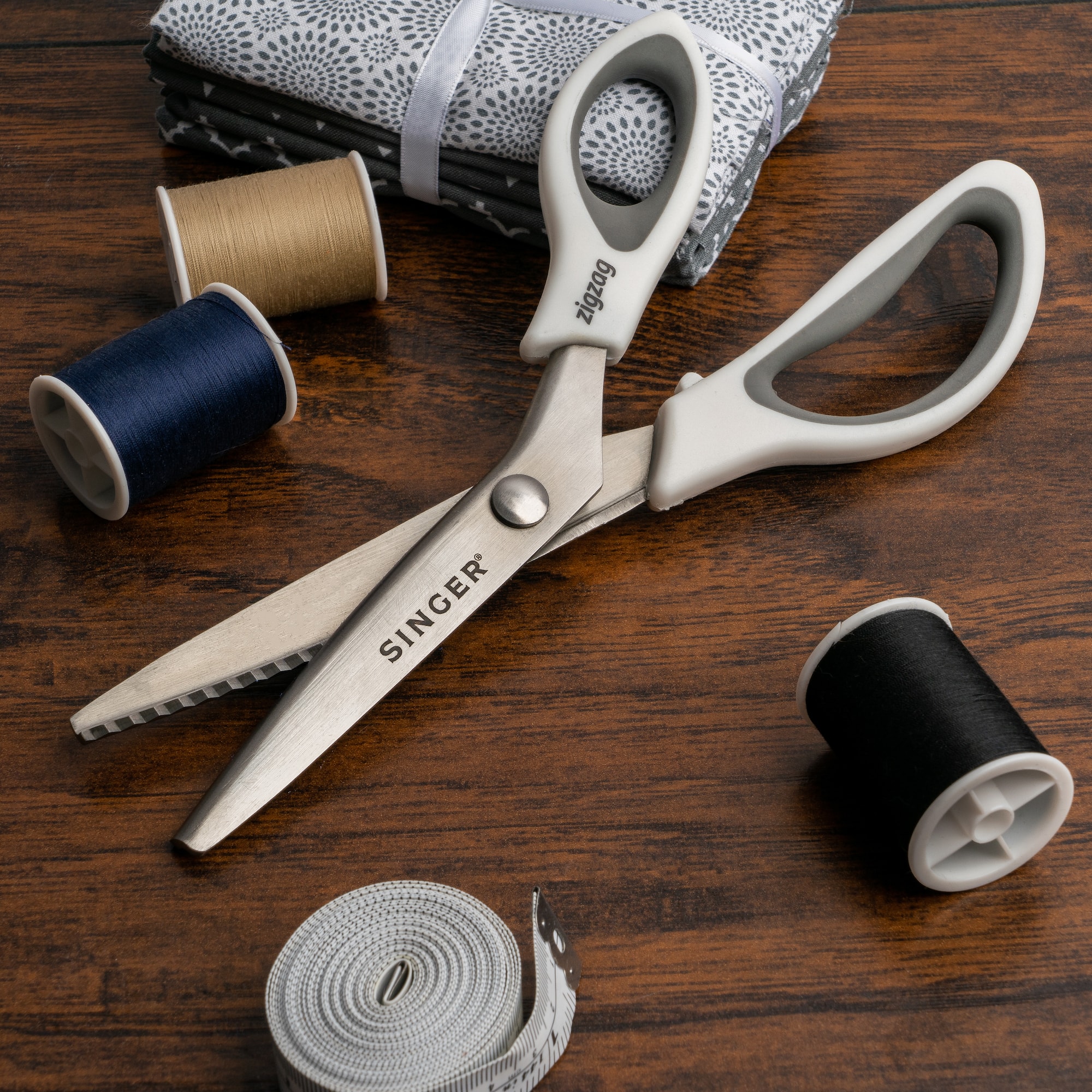 SINGER® 9" Pinking Shears with Zigzag Pattern