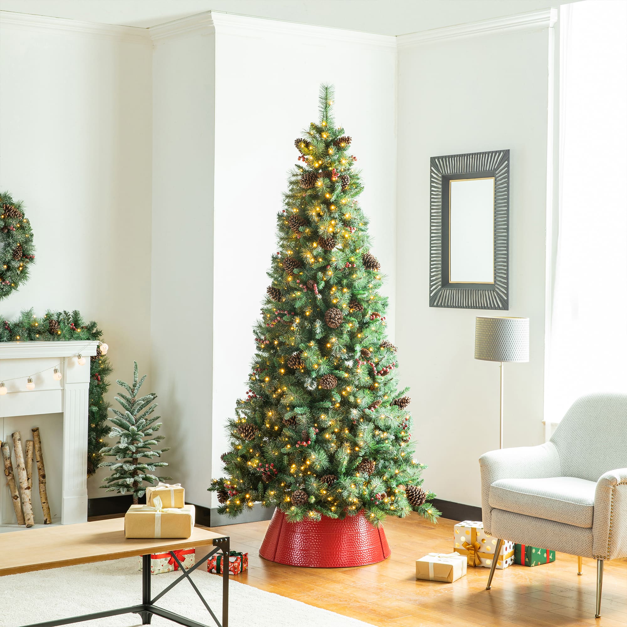 Glitzhome® 26" Red Hammered Metal Tree Collar