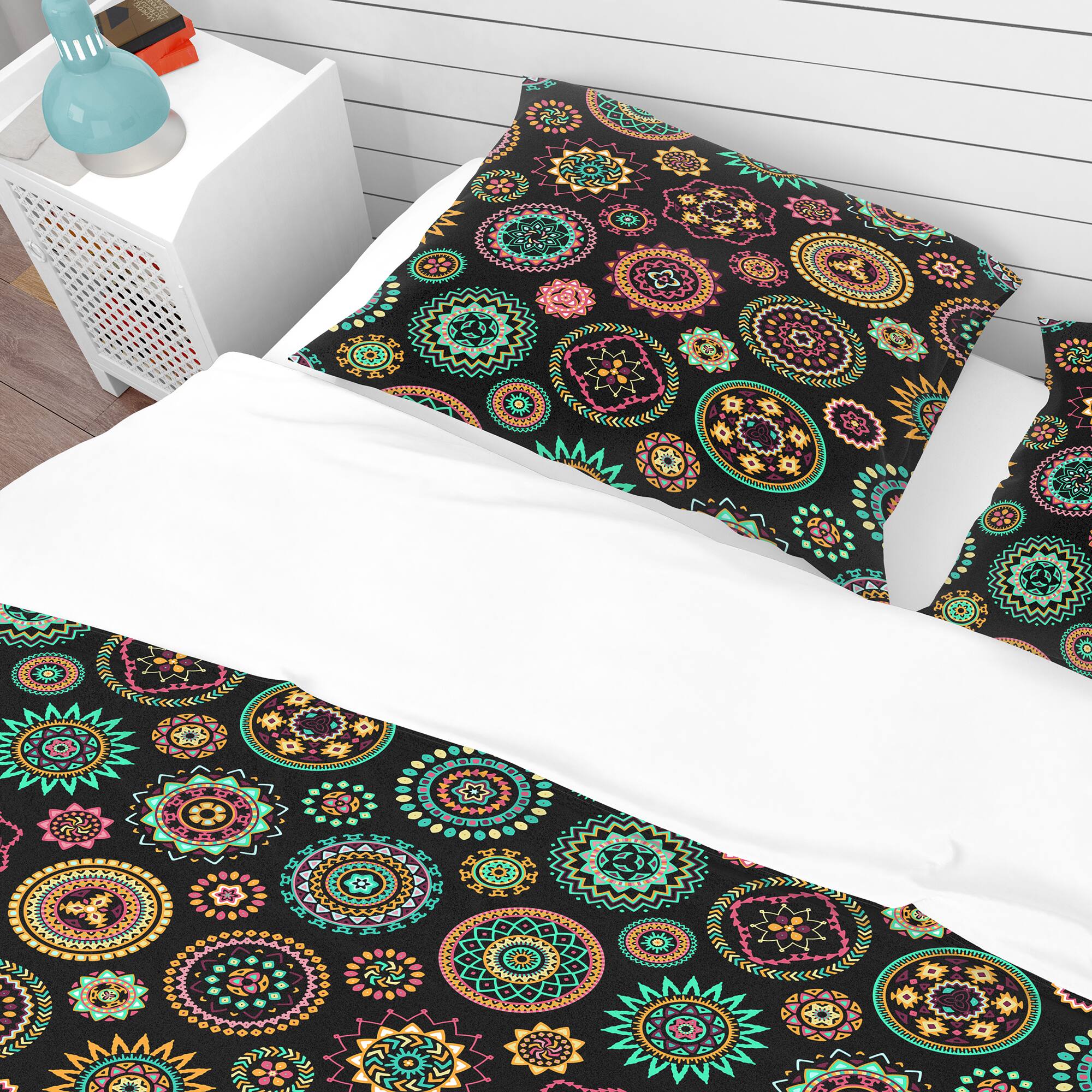 Designart 'Geometric Round Ethnic Decorative Elements' Bohemian & Eclectic Bedding Set