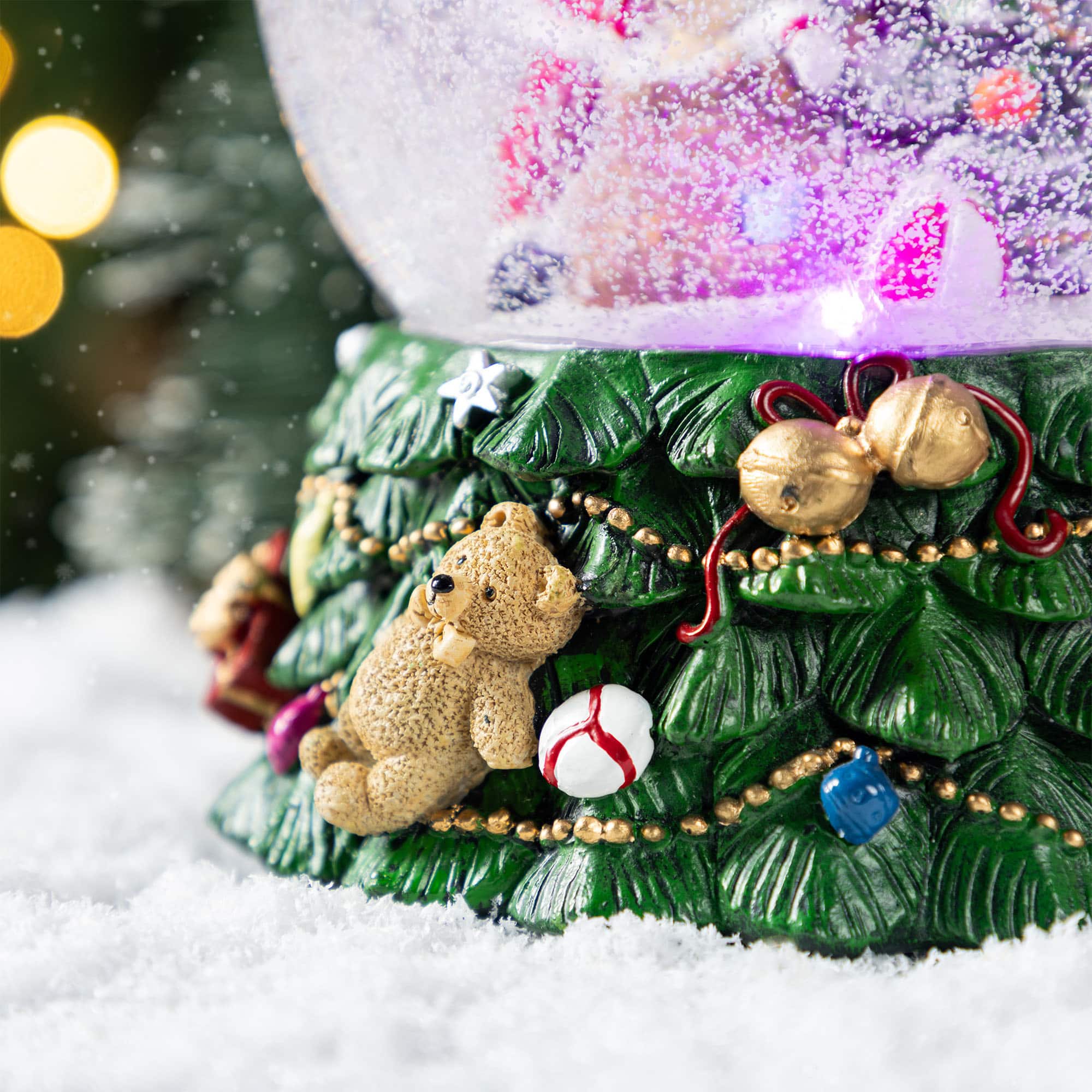Glitzhome&#xAE; 150mm Christmas Resin Lighted Musical Snowflakes Santa Waterglobe