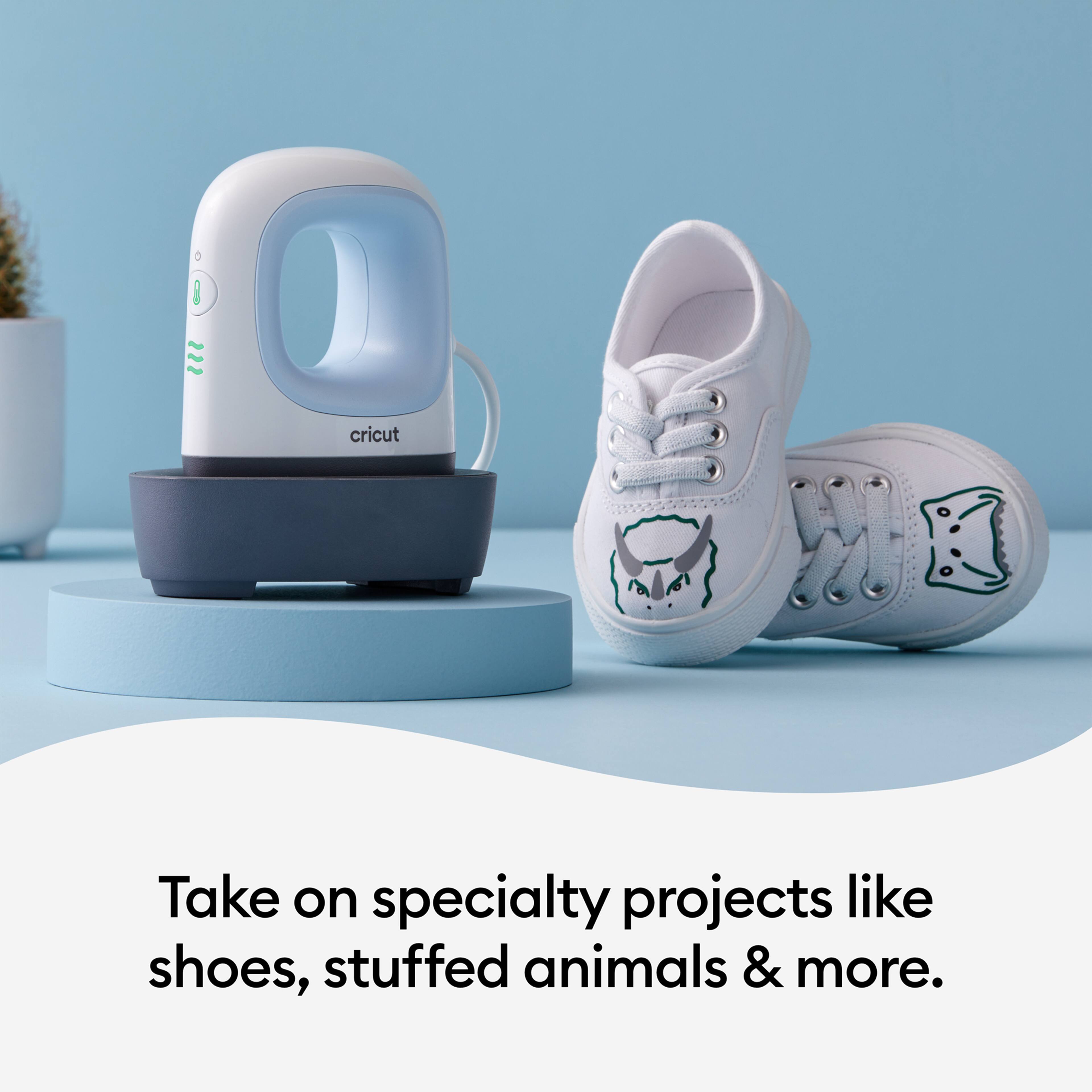 Cricut EasyPress Mini™ + Mat & Weeder Bundle