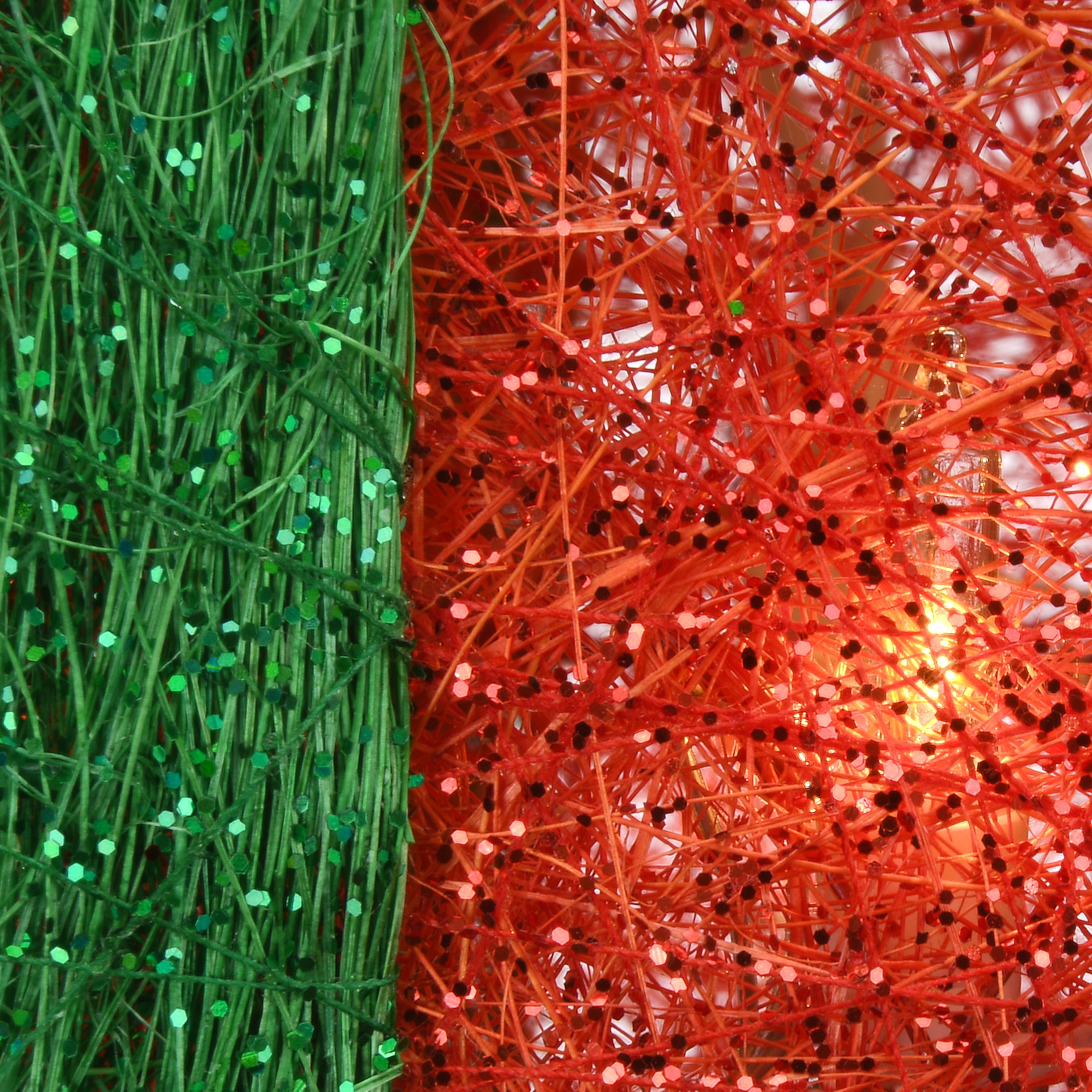 Red & Green with Snow Gift Box Set with Clear Lights