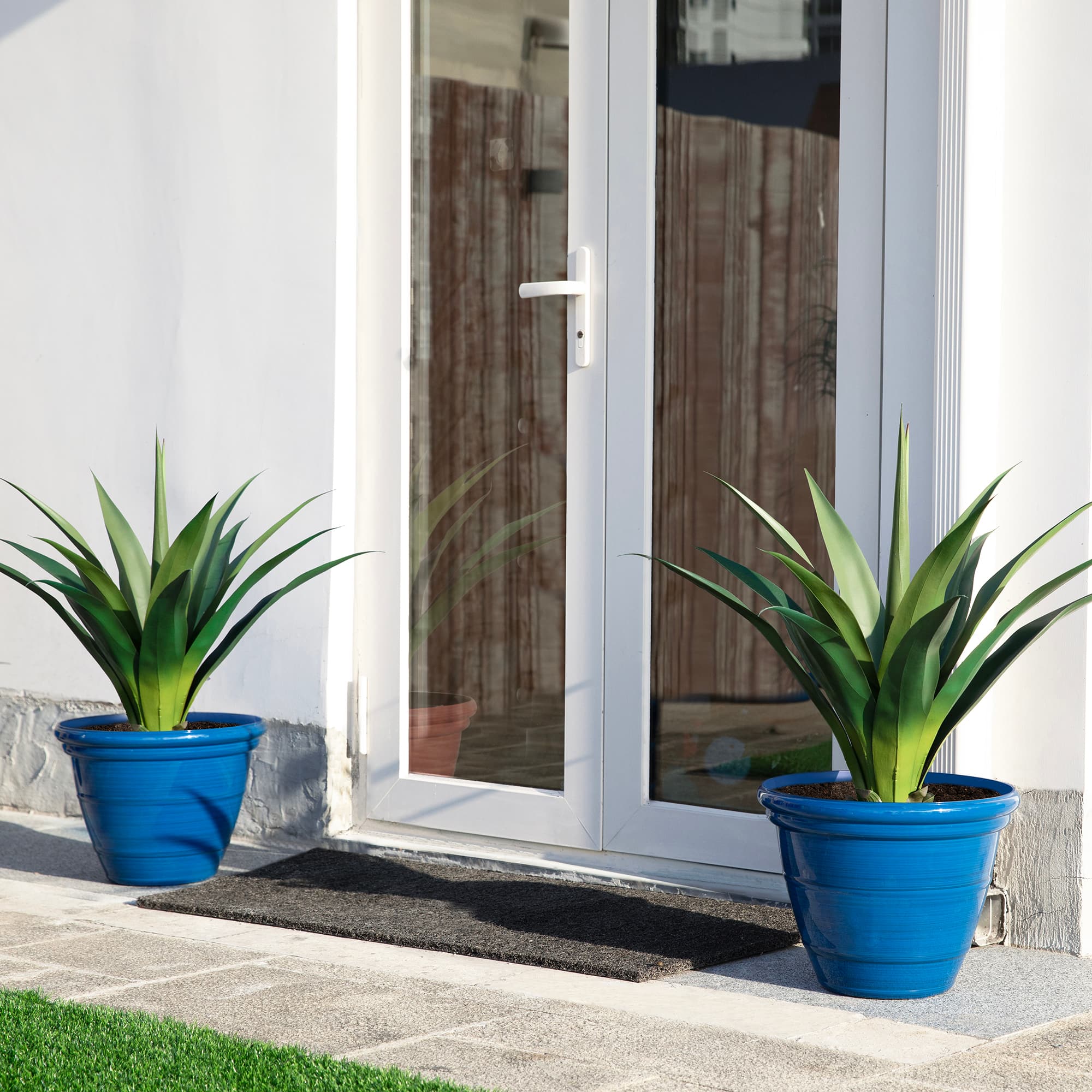 Glitzhome® Round Faux Ceramic Pot Plastic Planter Set