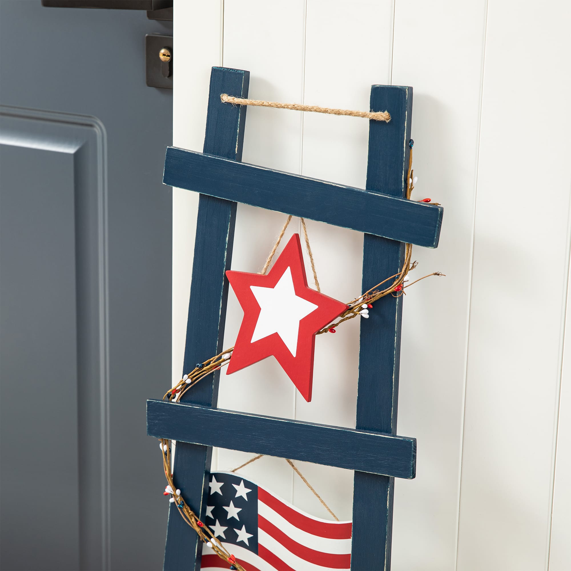 Glitzhome&#xAE; 36&#x22; Patriotic Americana Ladder-Shaped Porch D&#xE9;cor