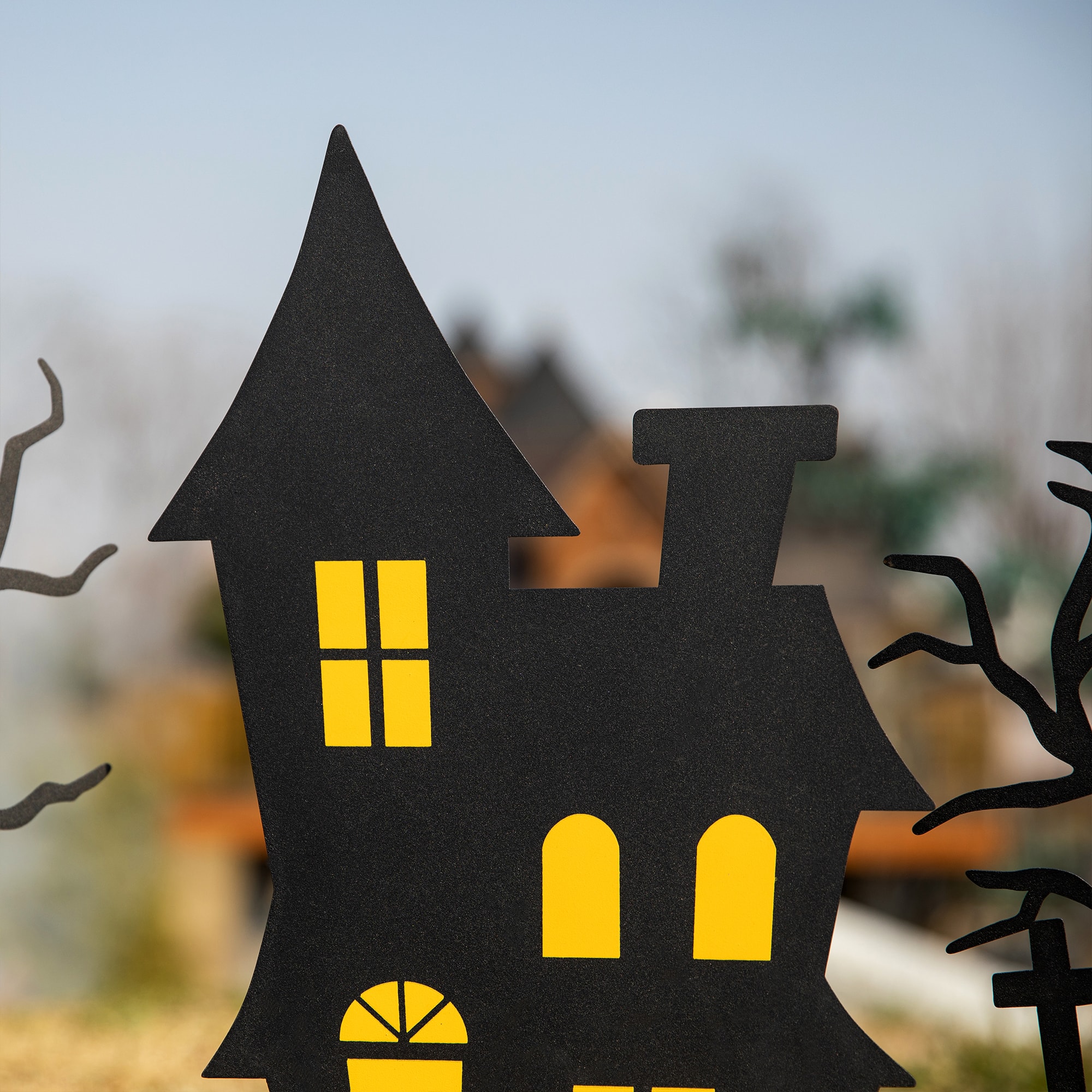 Glitzhome&#xAE; 2ft. Halloween Metal Silhouette Haunted House and Ghost Tree Yard Stake Set