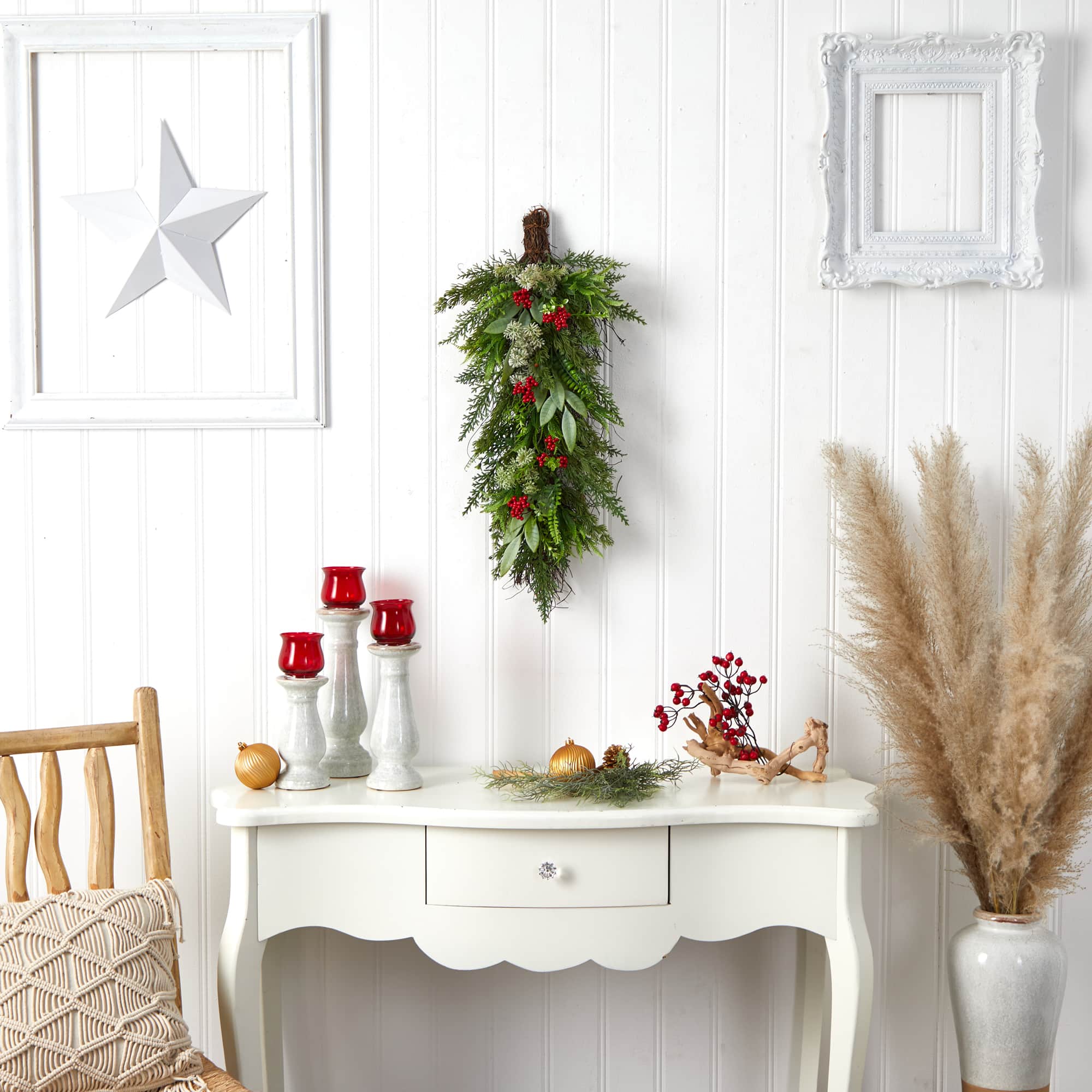 30" Cedar & Berry Christmas Teardrop Swag