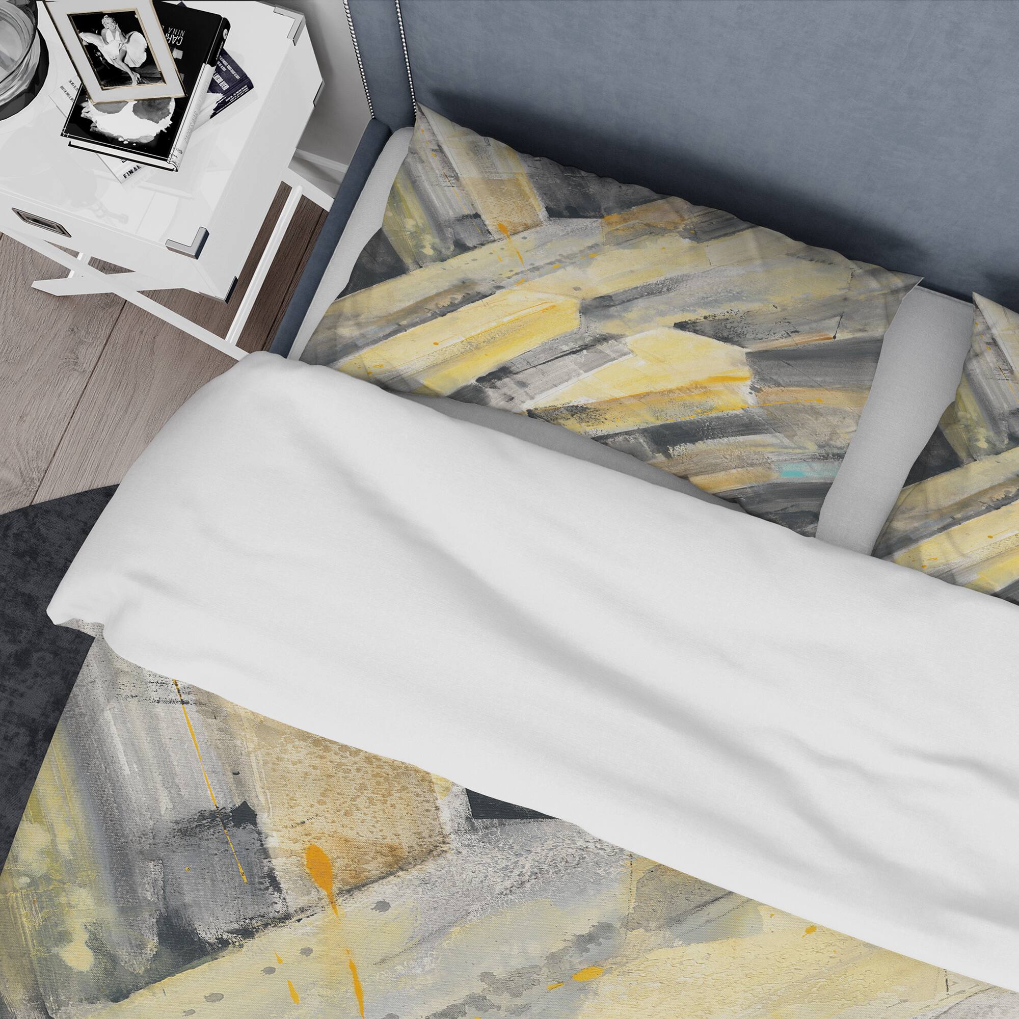 Designart 'Geometric Beige Glacier' Geometric Bedding Set