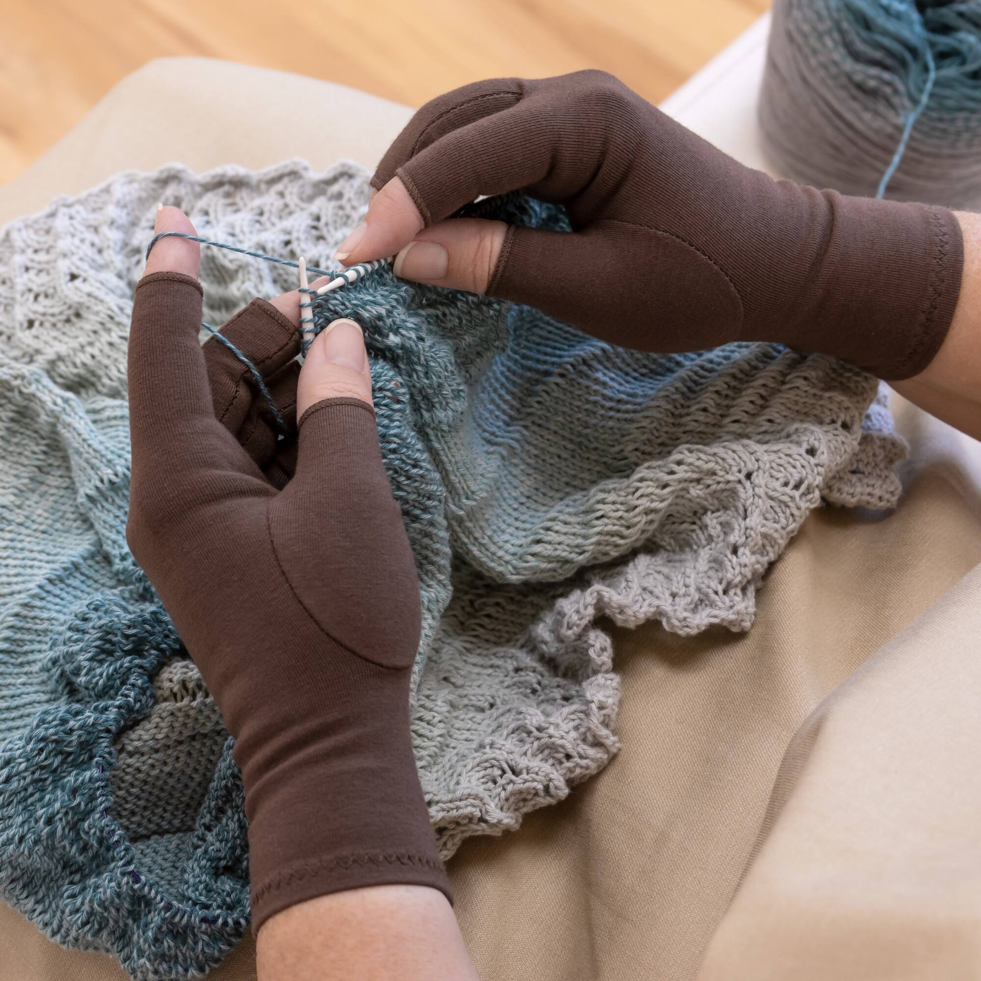 Dritz&#xAE; Creative Comfort&#x2122; Crafter&#x27;s Comfort Gloves