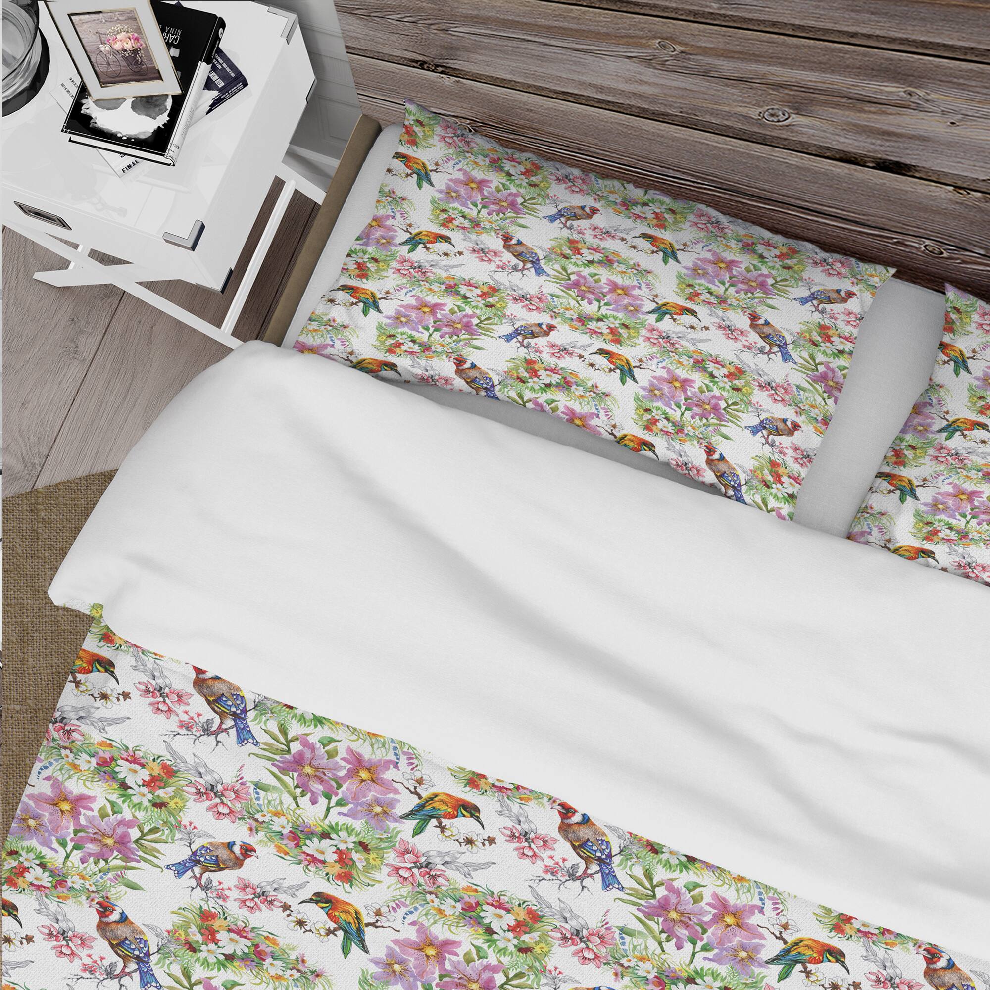 Designart &#x27;Pattern with Flowers and Birds&#x27; Cabin &#x26; Lodge Bedding Set - Duvet Cover &#x26; Shams