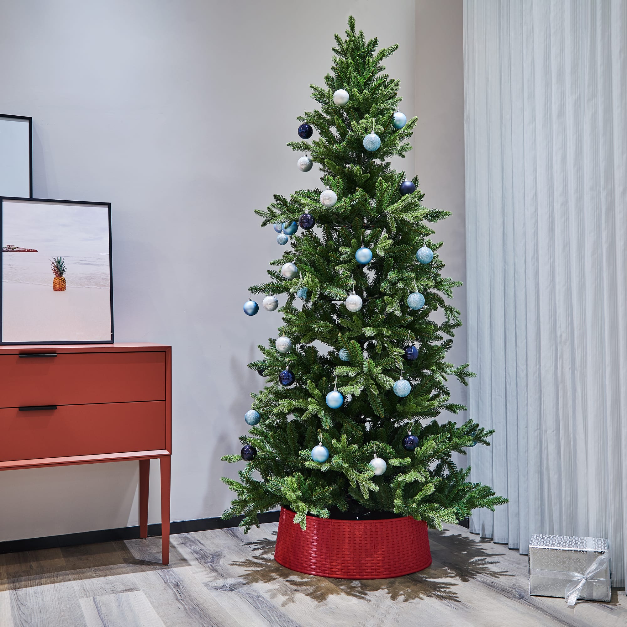 21" Red Rattan Pattern Medium Christmas Tree Collar