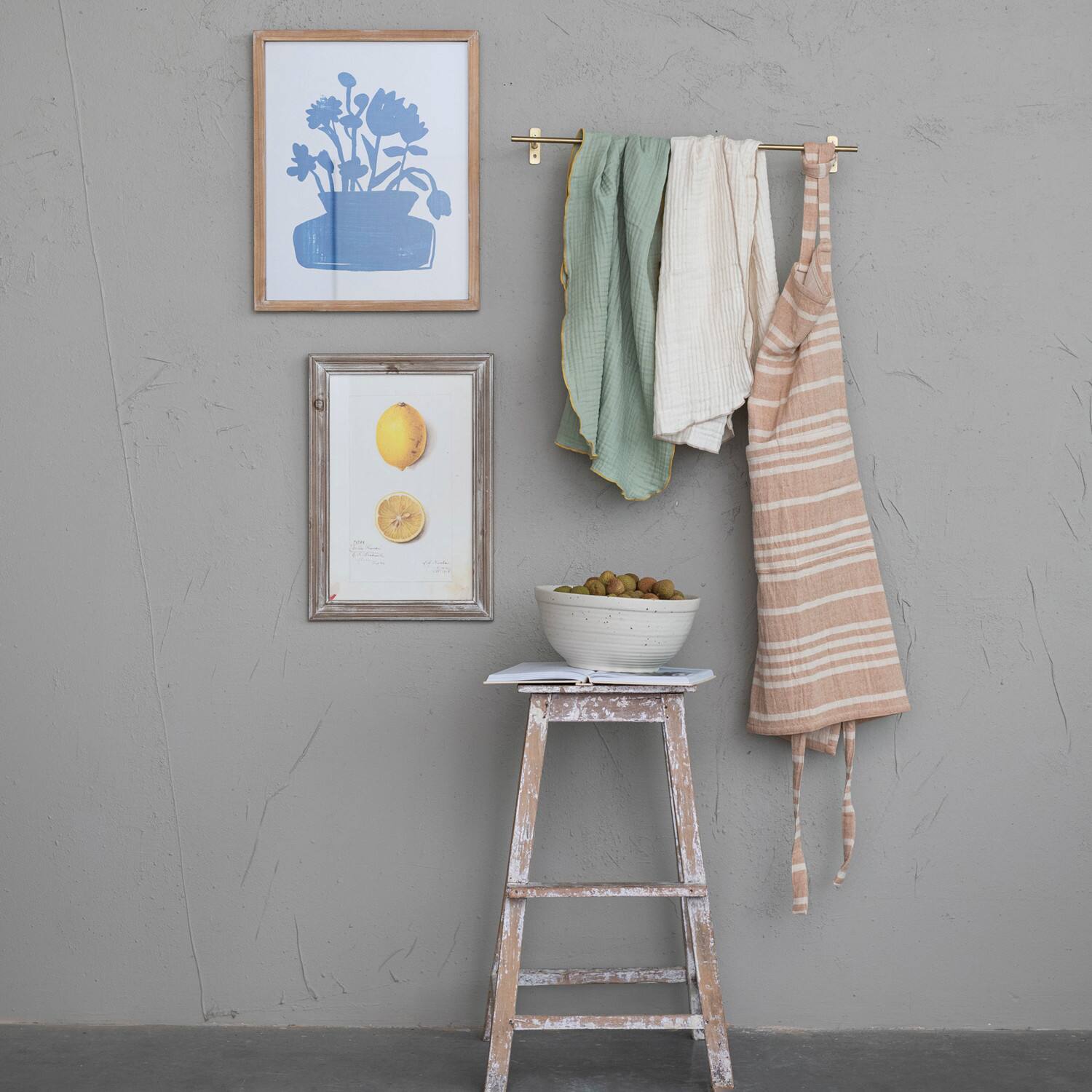 Hello Honey® Matte Brass Finish Modern Metal Hanging Bar