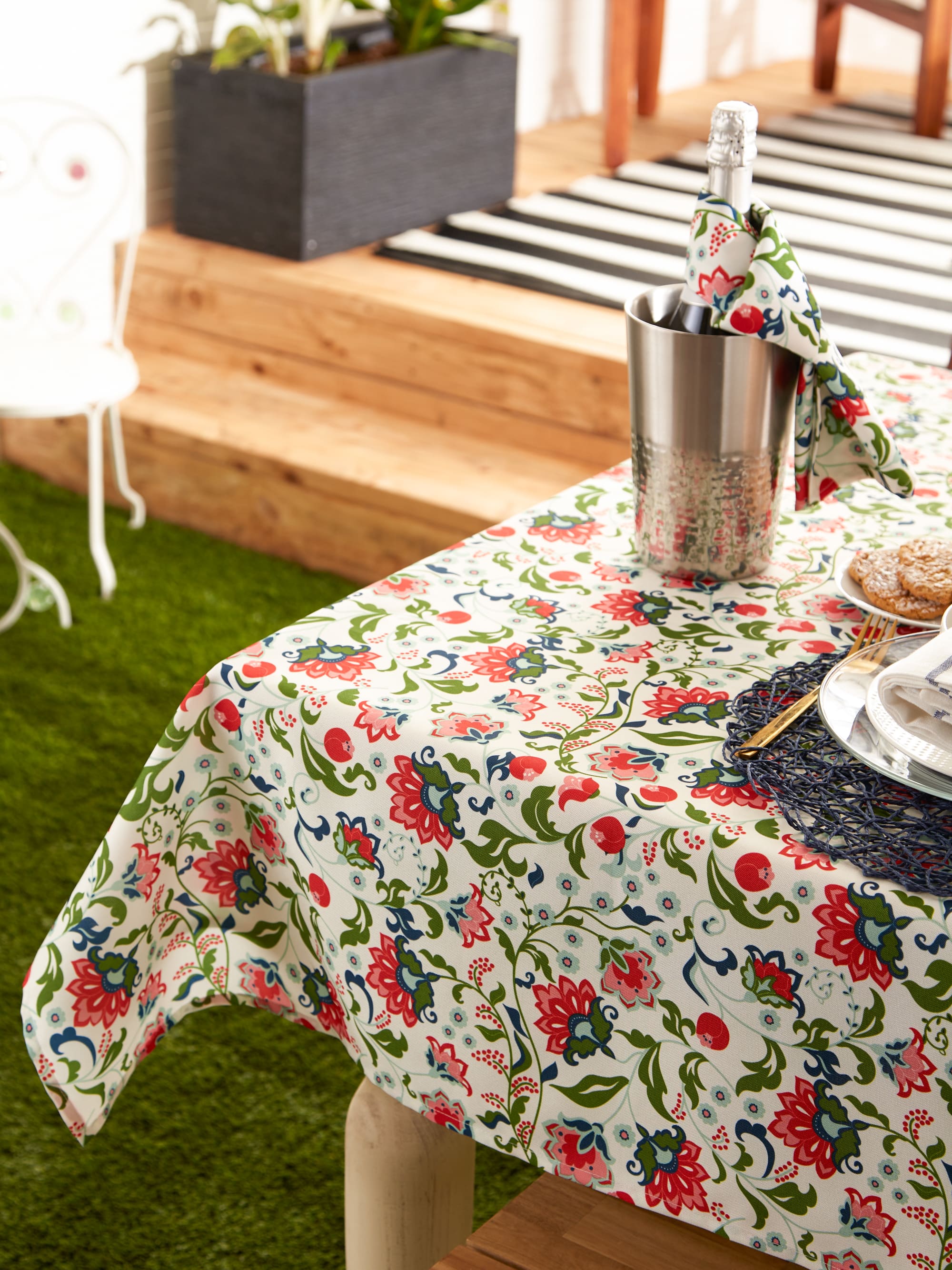 DII&#xAE; Garden Floral Print Outdoor Tablecloth 60x120&#x22;