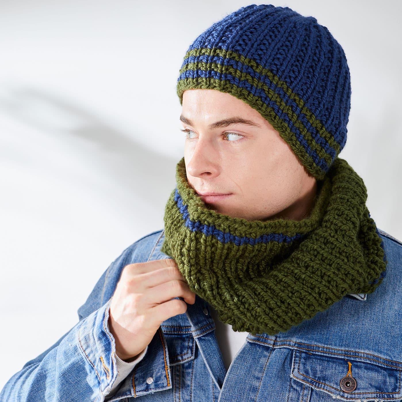 Knitted Men's Beanie with Matching Cowl