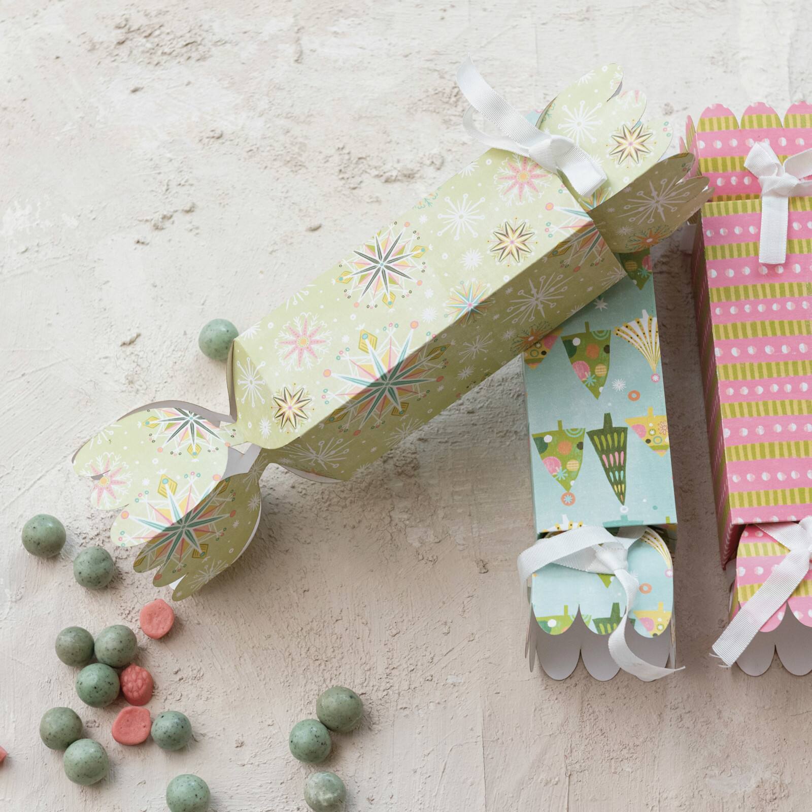 Hello Honey&#xAE; Candy-Shaped Gift Box Set with Christmas Pattern &#x26; Ribbon Ties