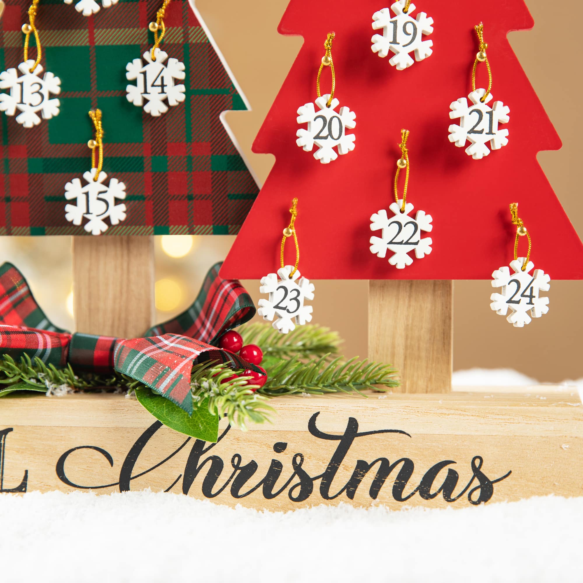 Glitzhome&#xAE; 14&#x22; Wooden Christmas Tree Countdown Calendar D&#xE9;cor