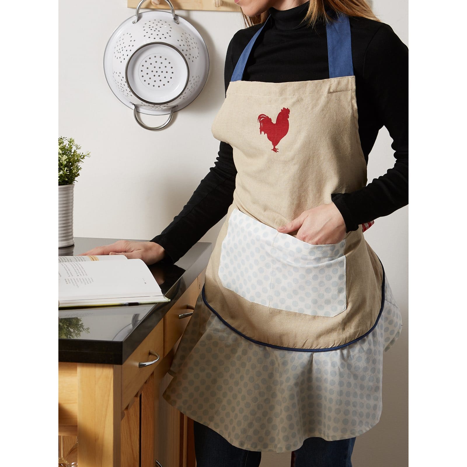 DII&#xAE; Red Rooster Ruffle Apron