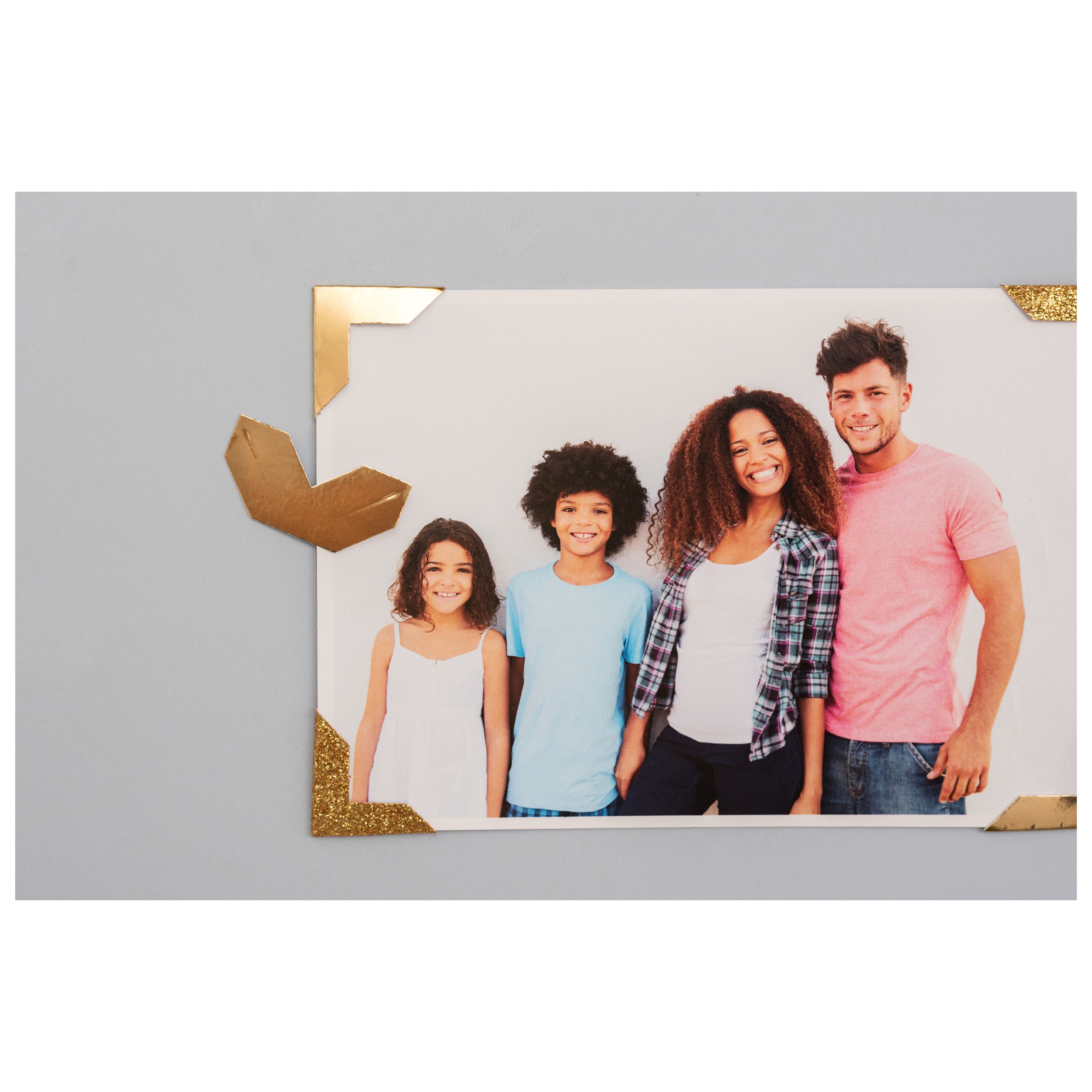 We R Memory Keepers&#xAE; Embossing Punch &#x2013; 1&#x22; Photo Corners