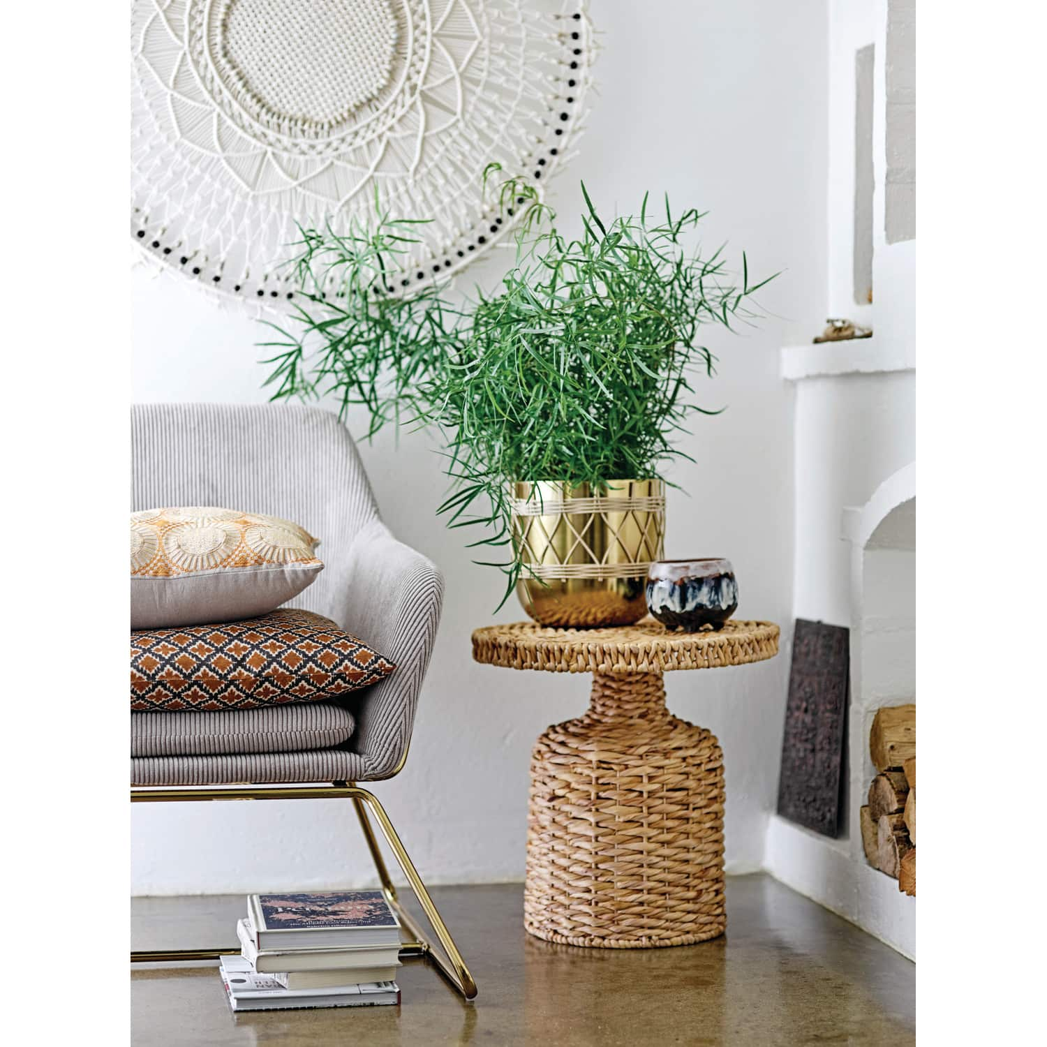 18&#x22; Natural Water Hyacinth Woven Side Table