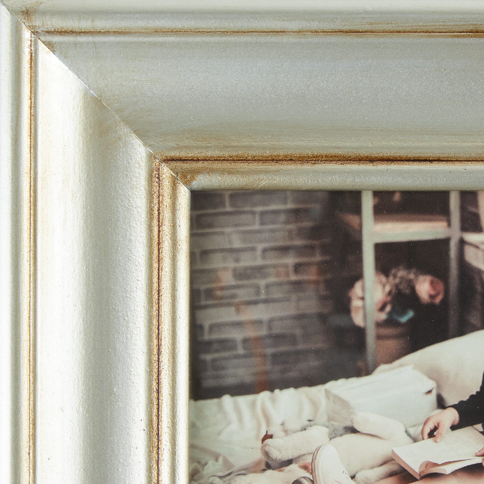 DII® Antique Silver Rub 4" x 6" Farmhouse Picture Frame