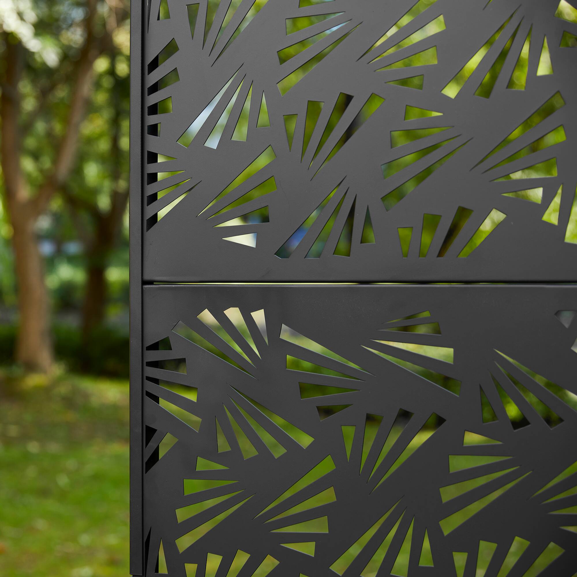 Glitzhome&#xAE; 6ft. Black Galvanized Steel Irregular Geometric Pattern Privacy Screen Fence Panel &#x26; Room Divider