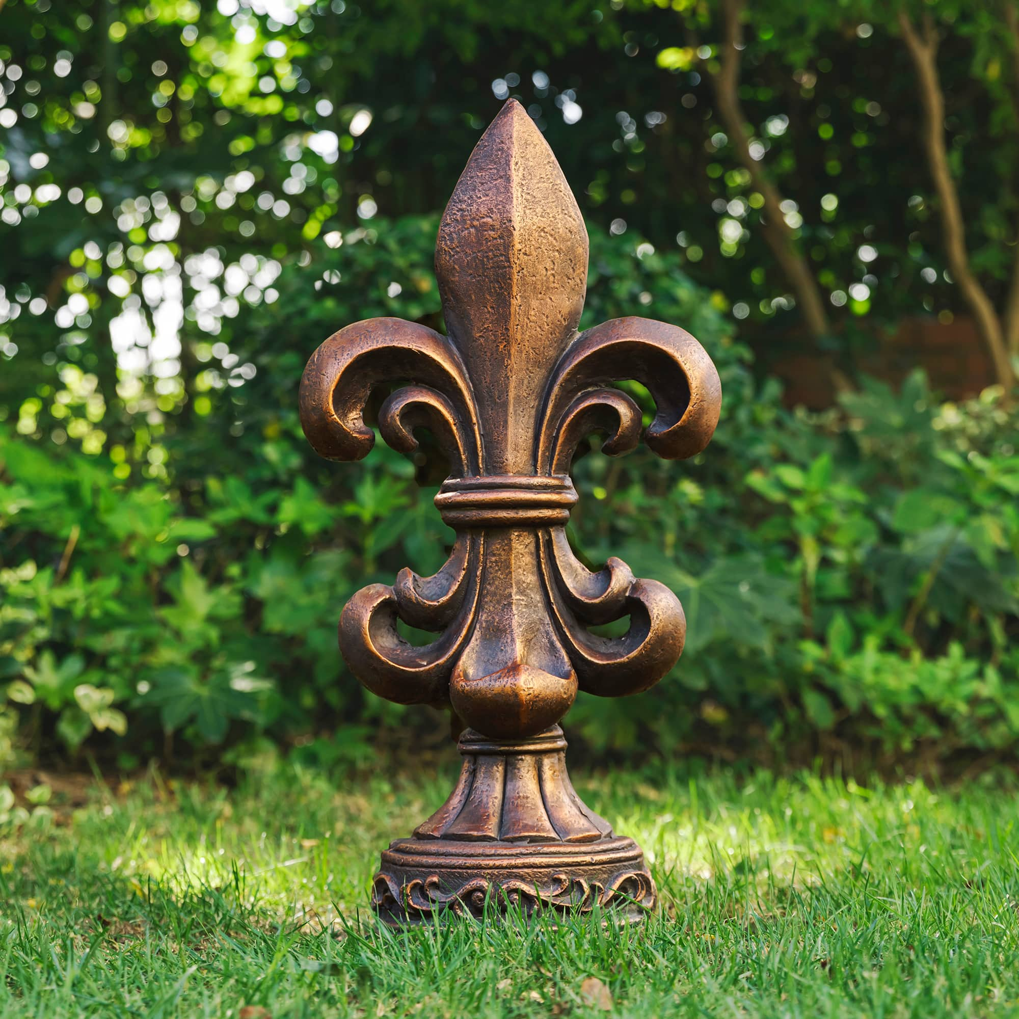 Glitzhome&#xAE; 27&#x22; Standing Fleur-de-Lis Garden Statue