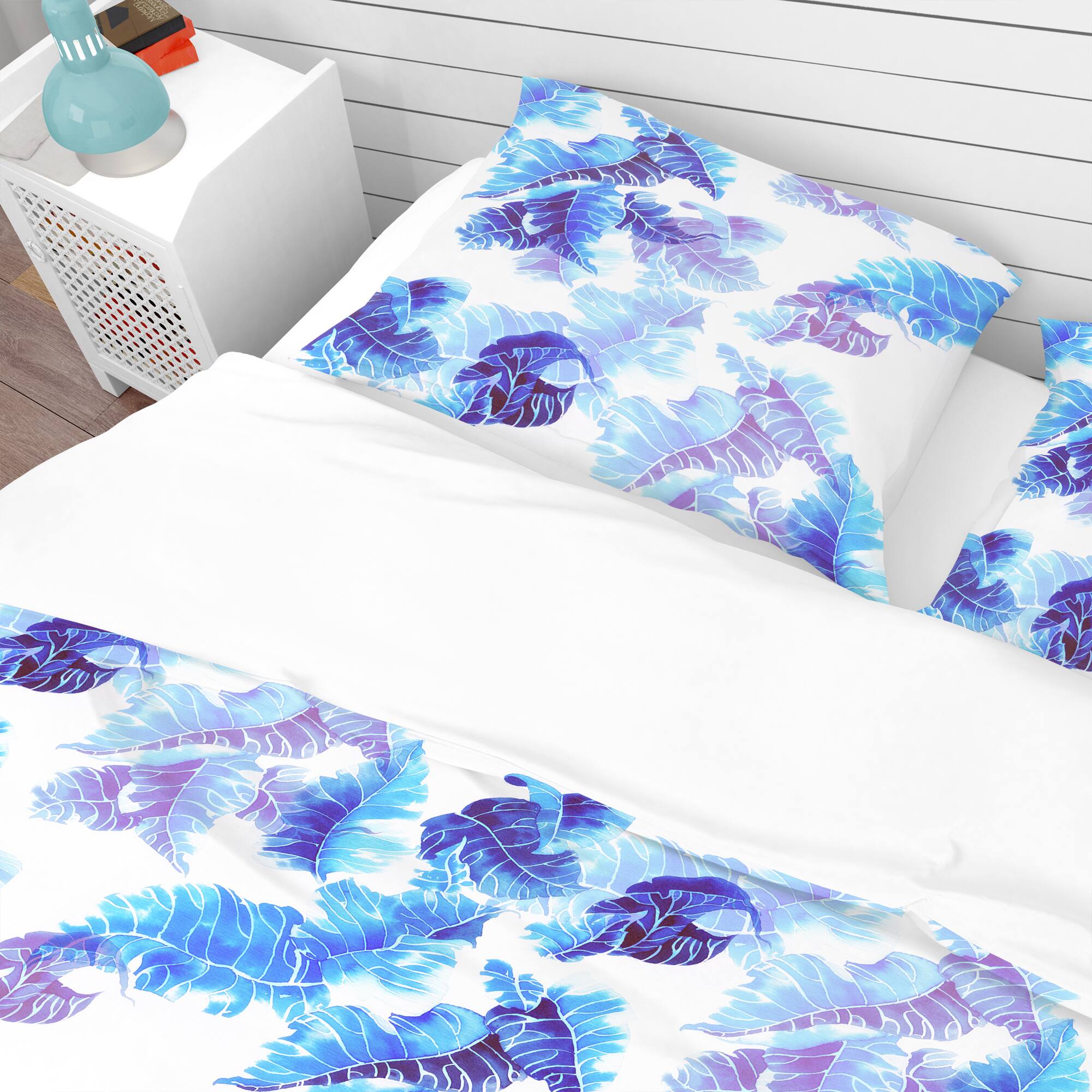 Designart &#x27;Abstract Leaves Pattern&#x27; Tropical Bedding Set - Duvet Cover &#x26; Shams