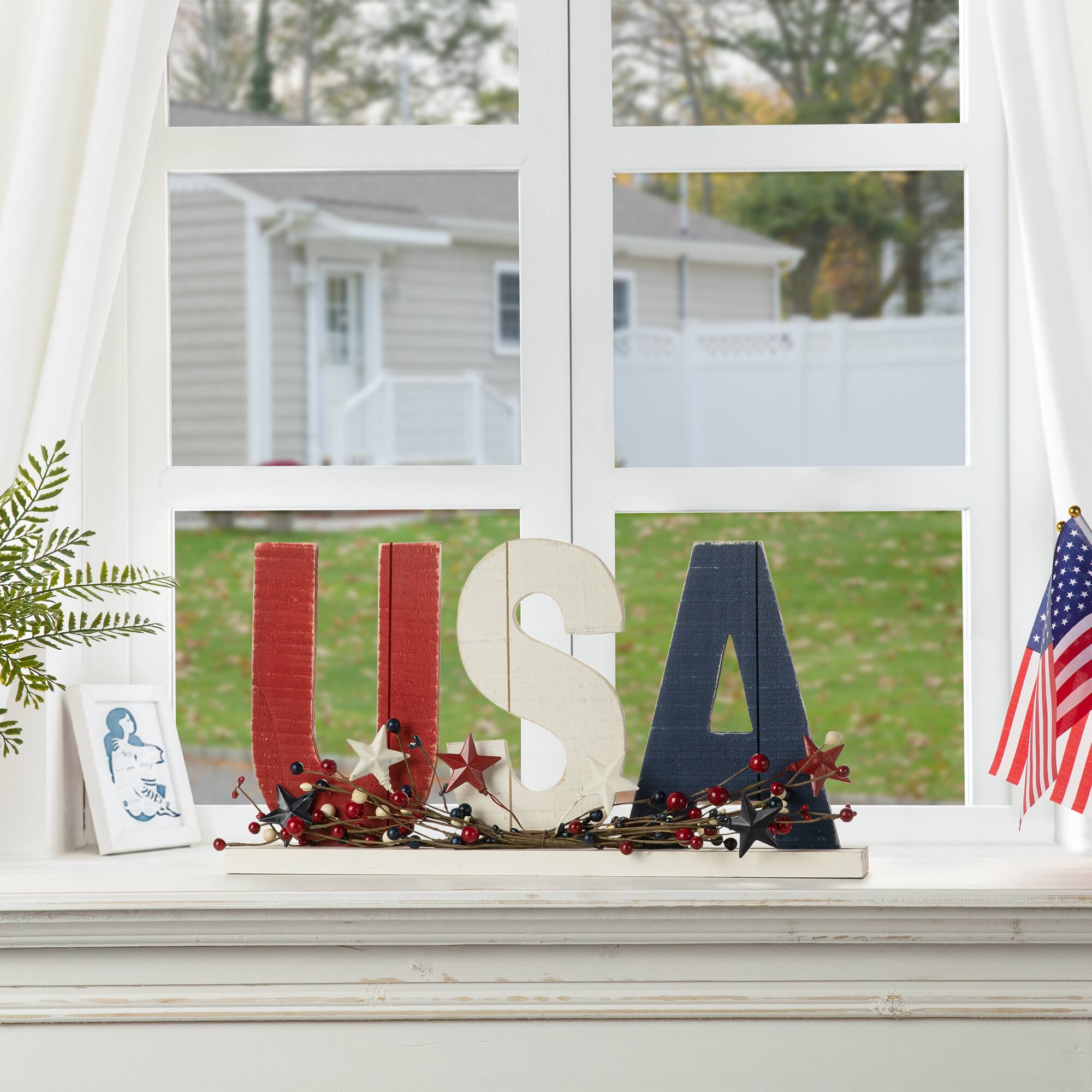 Glitzhome&#xAE; 18&#x22; U.S.A. Wooden Table Decoration