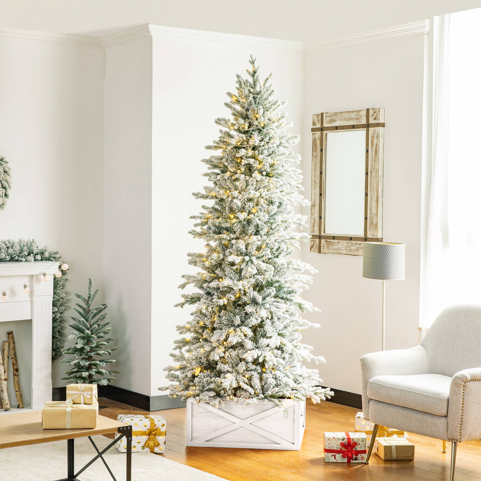 Glitzhome&#xAE; Washed White Wood Tree Collar