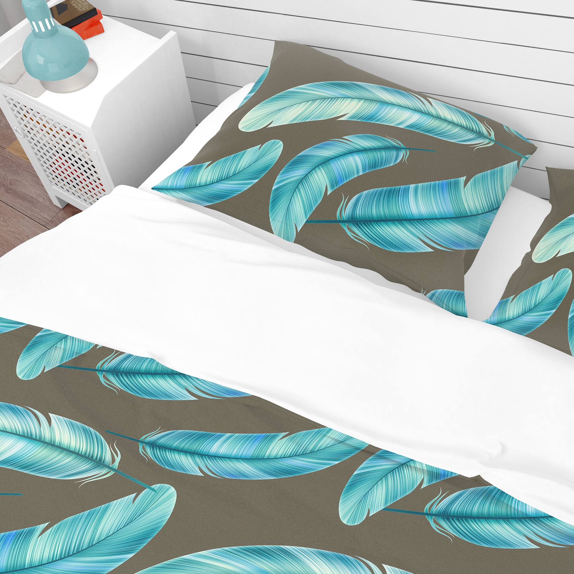 Designart &#x27;Pattern with Colorful Feathers&#x27; Southwestern Bedding Set - Duvet Cover &#x26; Shams