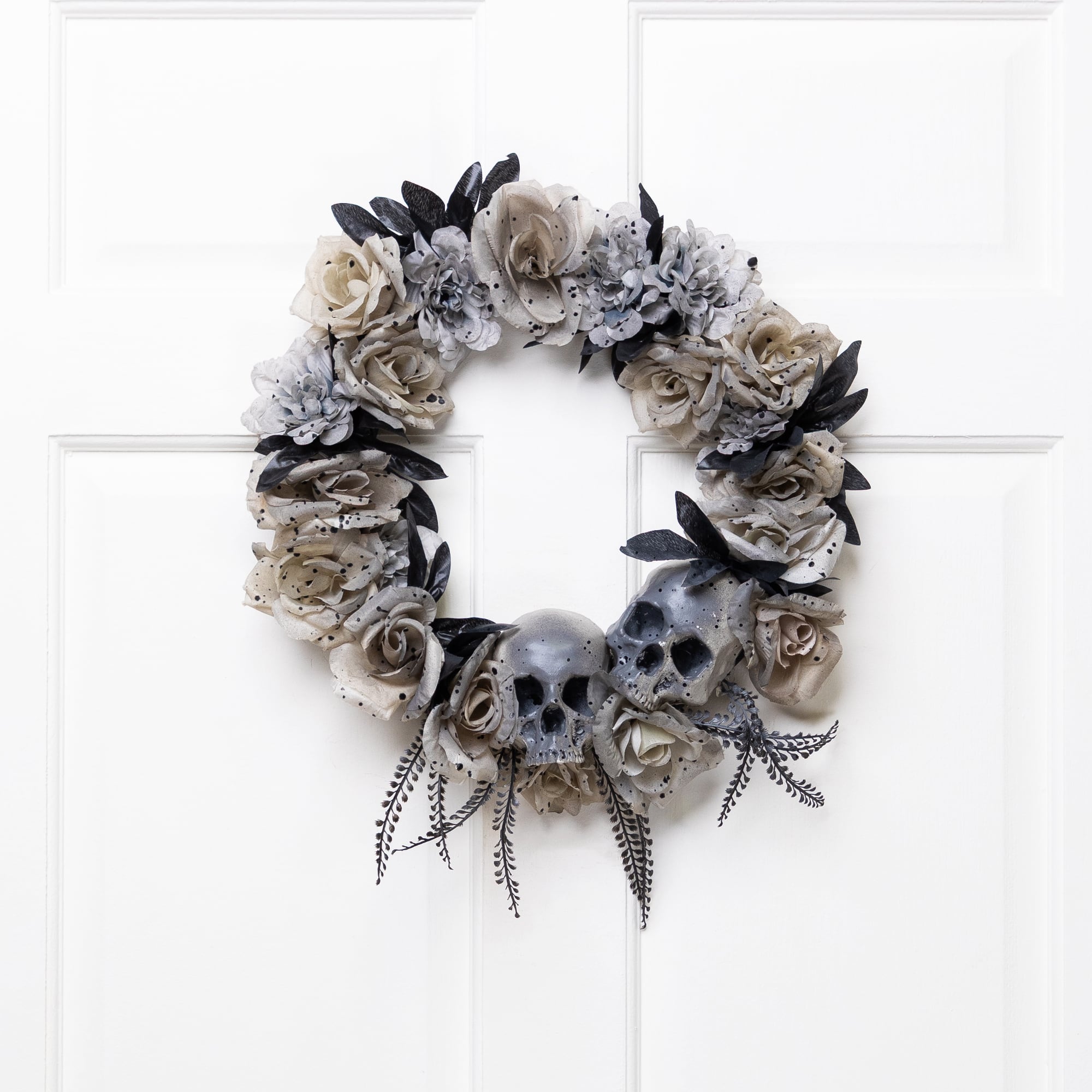 16" Double Skull & Gray Roses Halloween Wreath