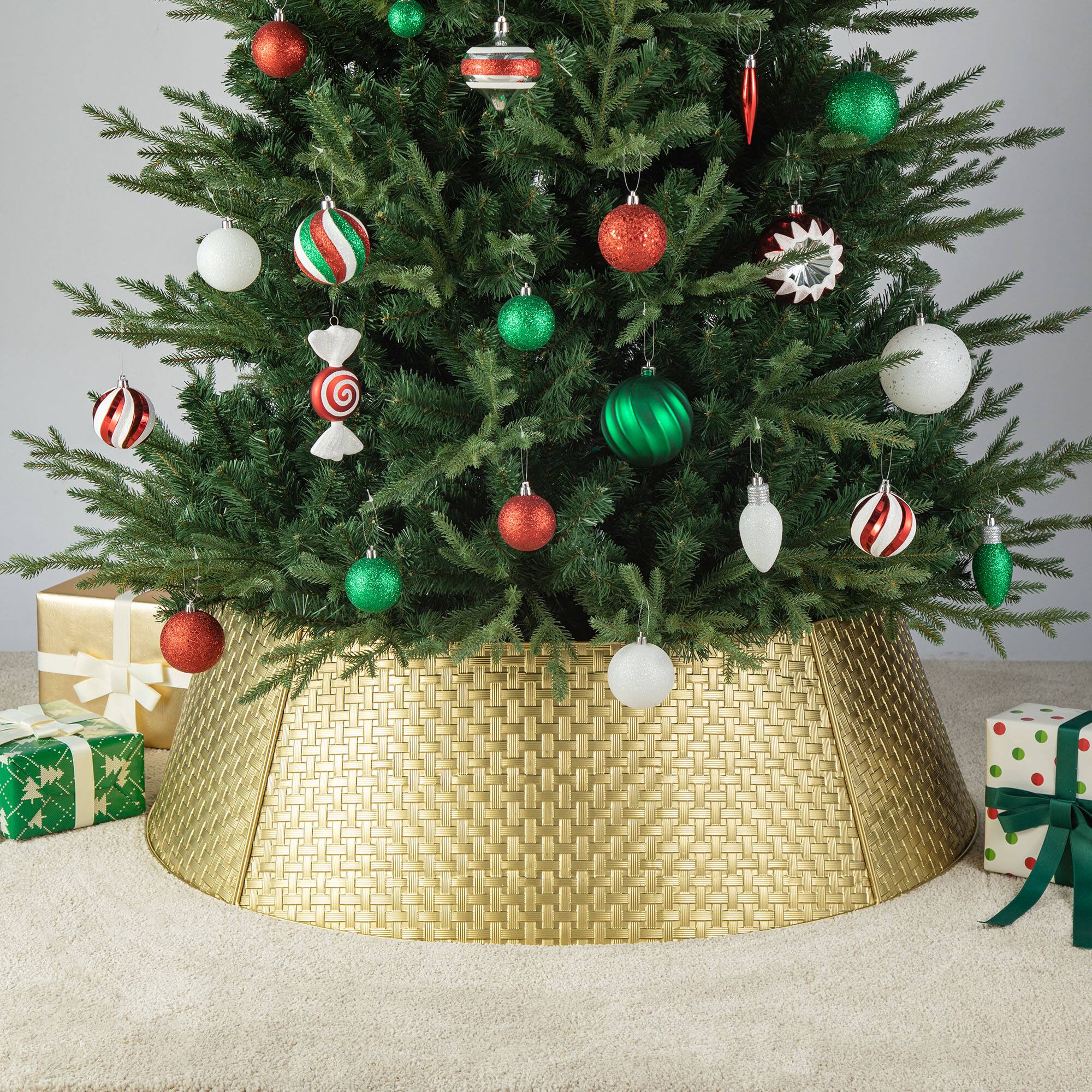 Glitzhome® 3ft. Gold Weave Metal Tree Collar