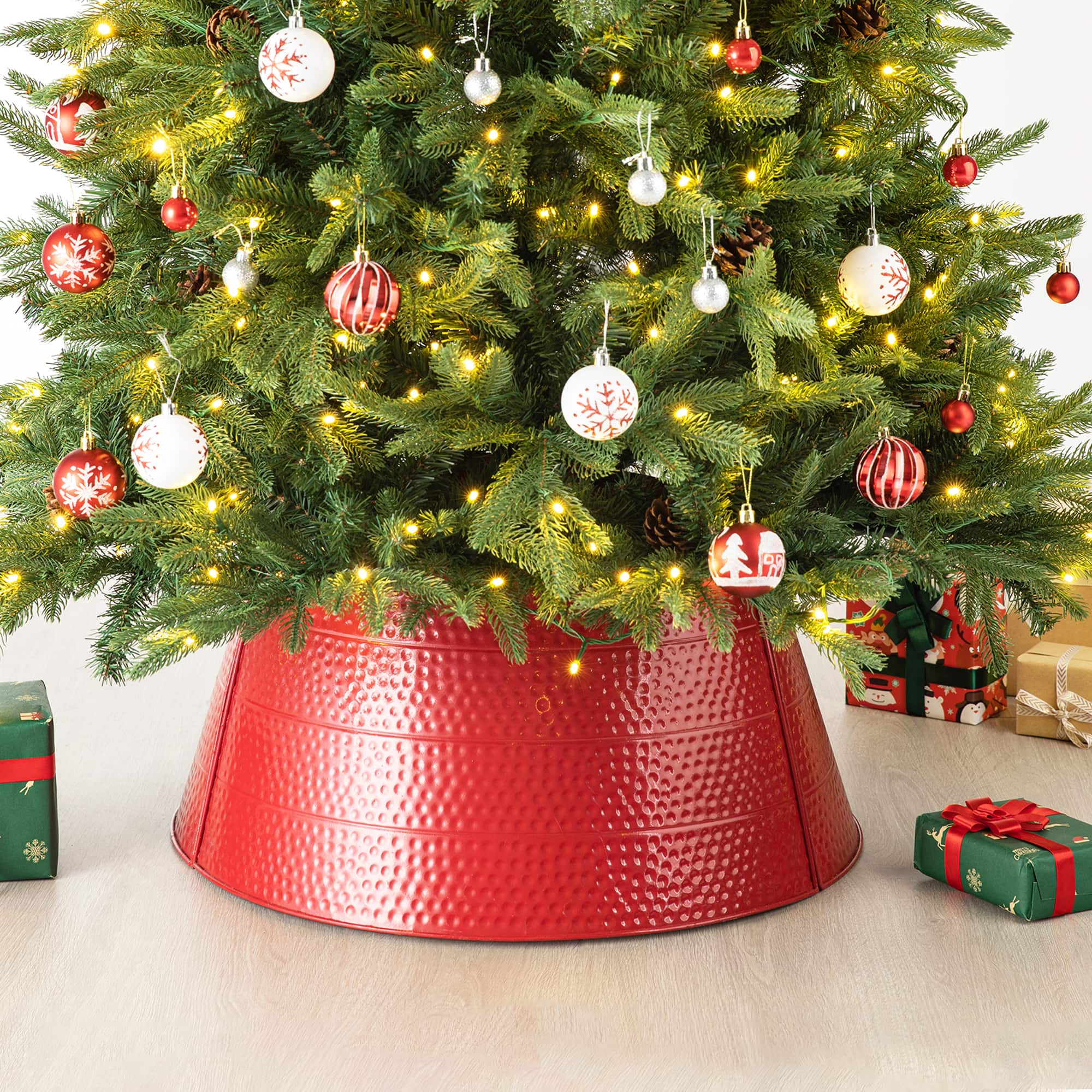 Glitzhome&#xAE; 26&#x22; Red Hammered Metal Tree Collar